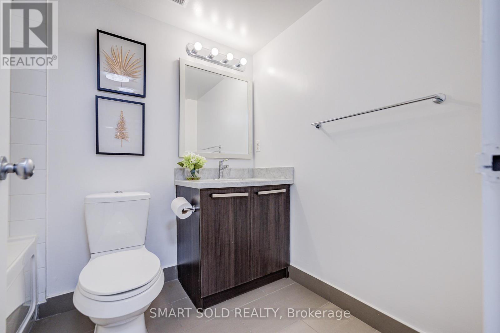 1612 - 11 St Joseph Street, Toronto, ON - Indoor Photo Showing Bathroom