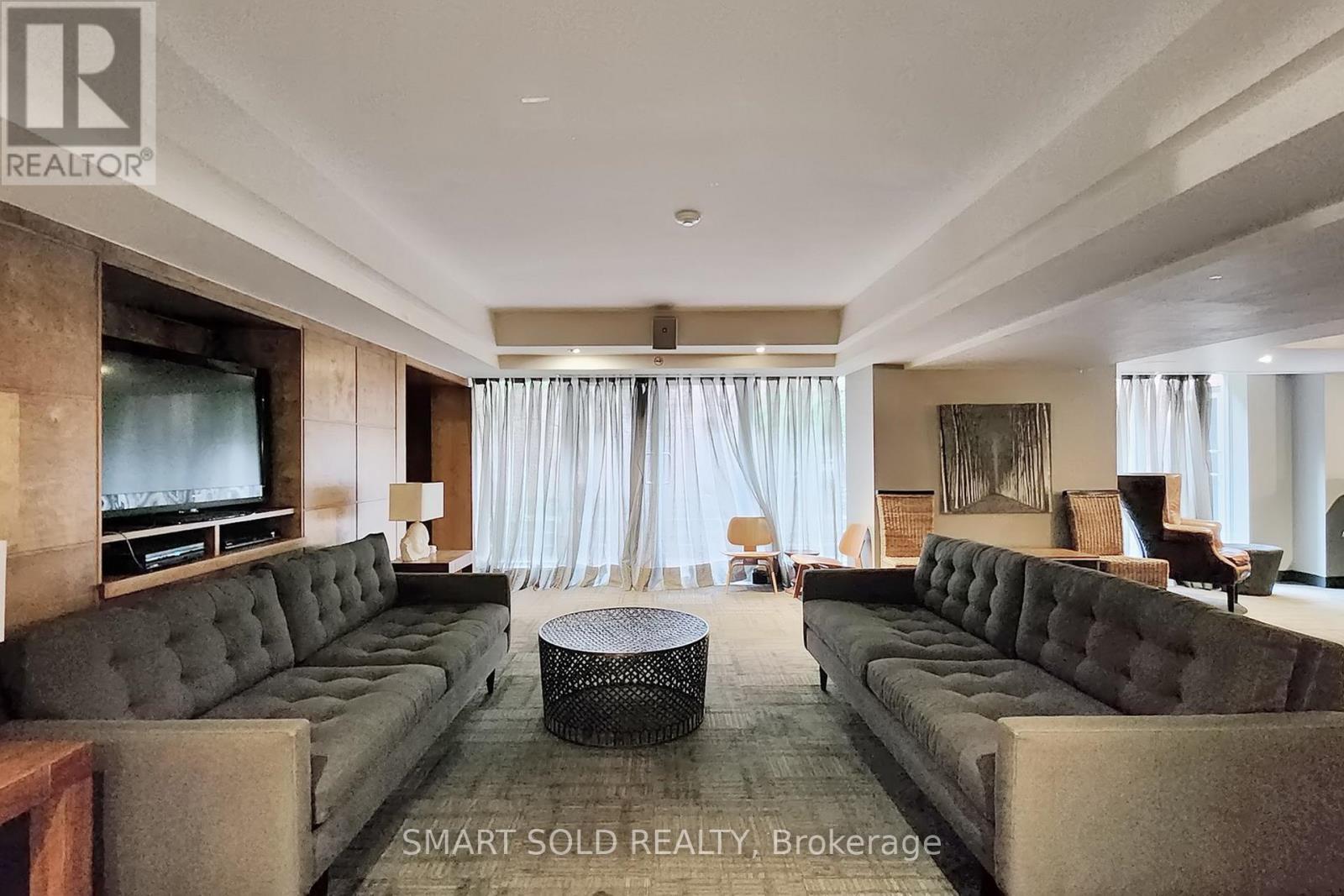 1612 - 11 St Joseph Street, Toronto, ON - Indoor Photo Showing Living Room