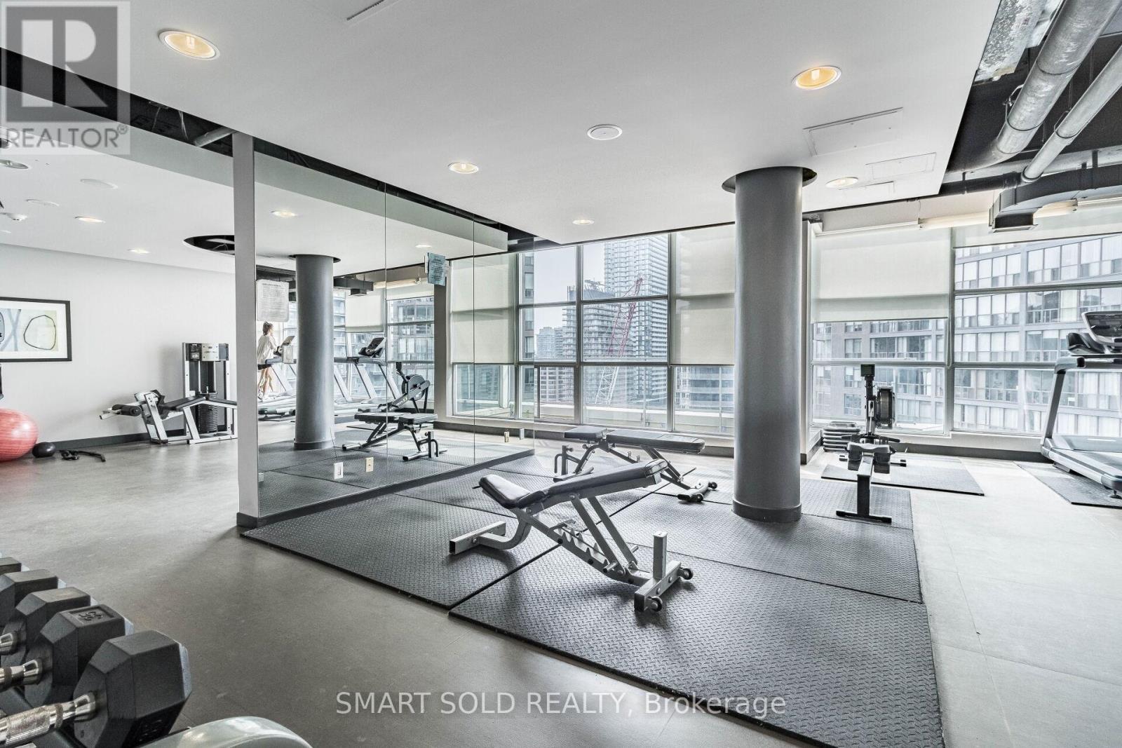 1612 - 11 St Joseph Street, Toronto, ON - Indoor Photo Showing Gym Room