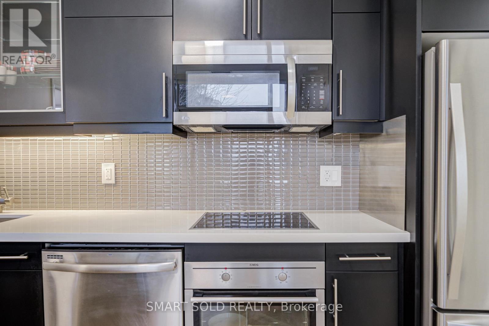 506 - 399 Spring Garden Avenue, Toronto, ON - Indoor Photo Showing Kitchen With Upgraded Kitchen