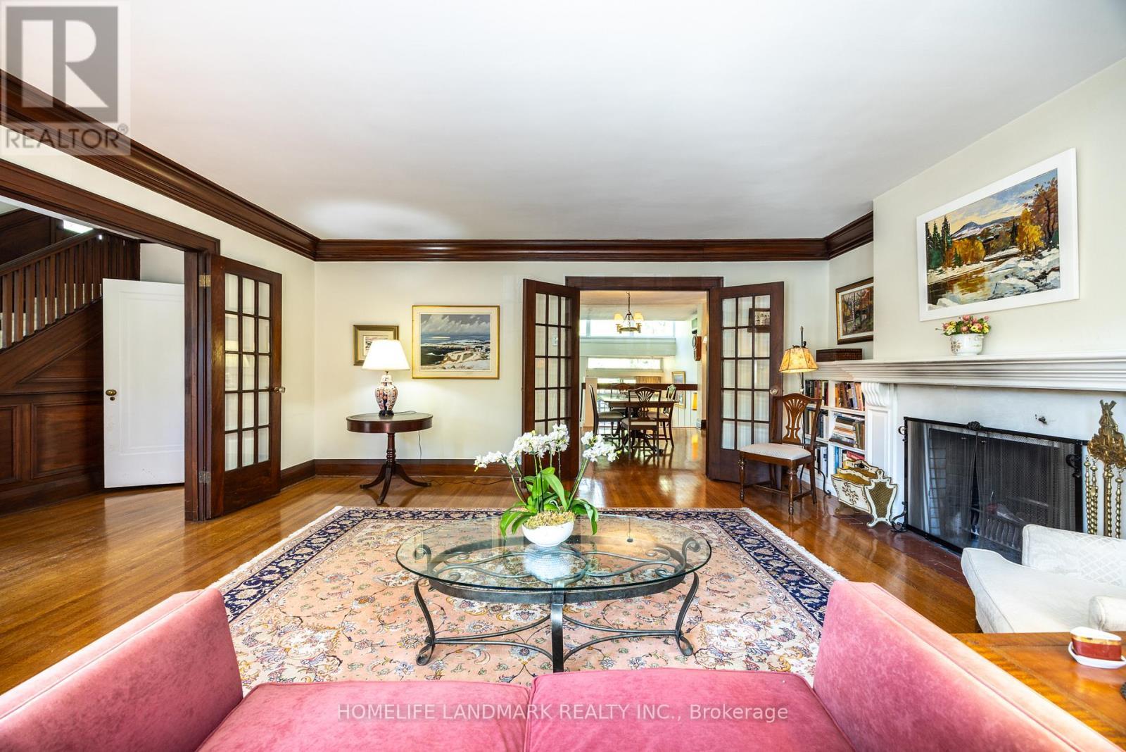 241 Forest Hill Road, Toronto, ON - Indoor Photo Showing Living Room With Fireplace