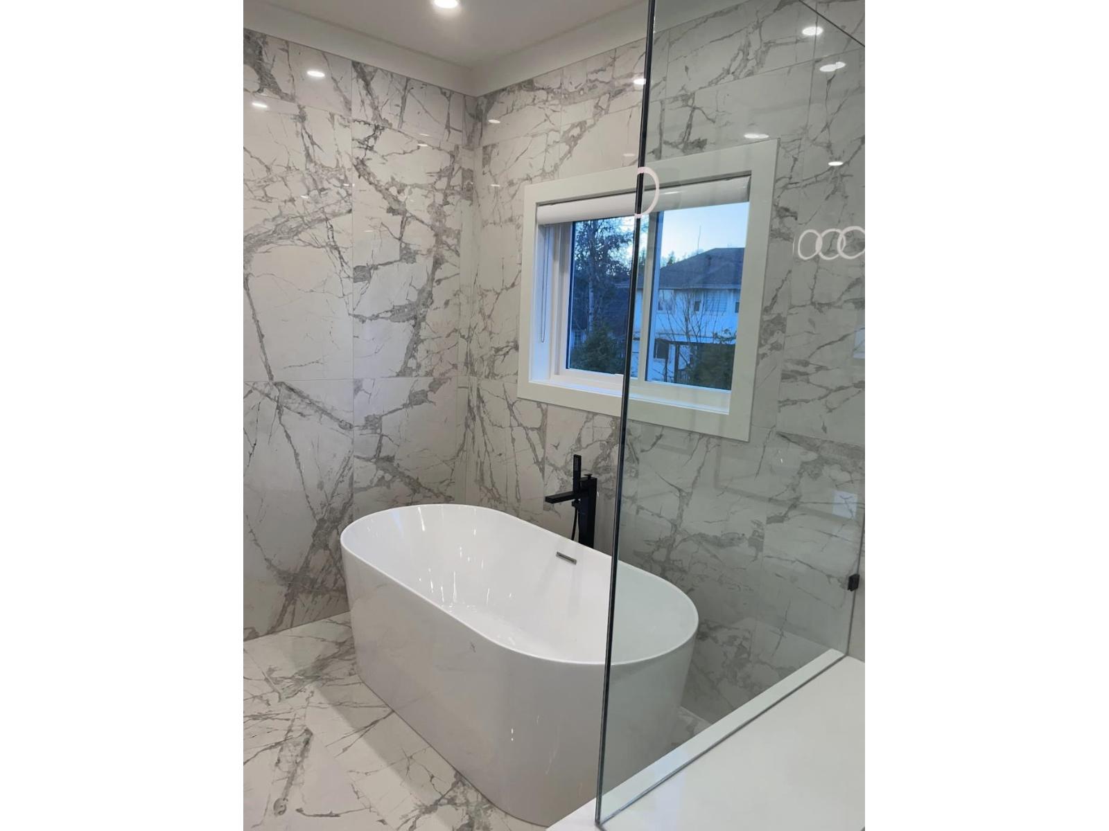 15663 77B Avenue, Surrey, BC - Indoor Photo Showing Bathroom