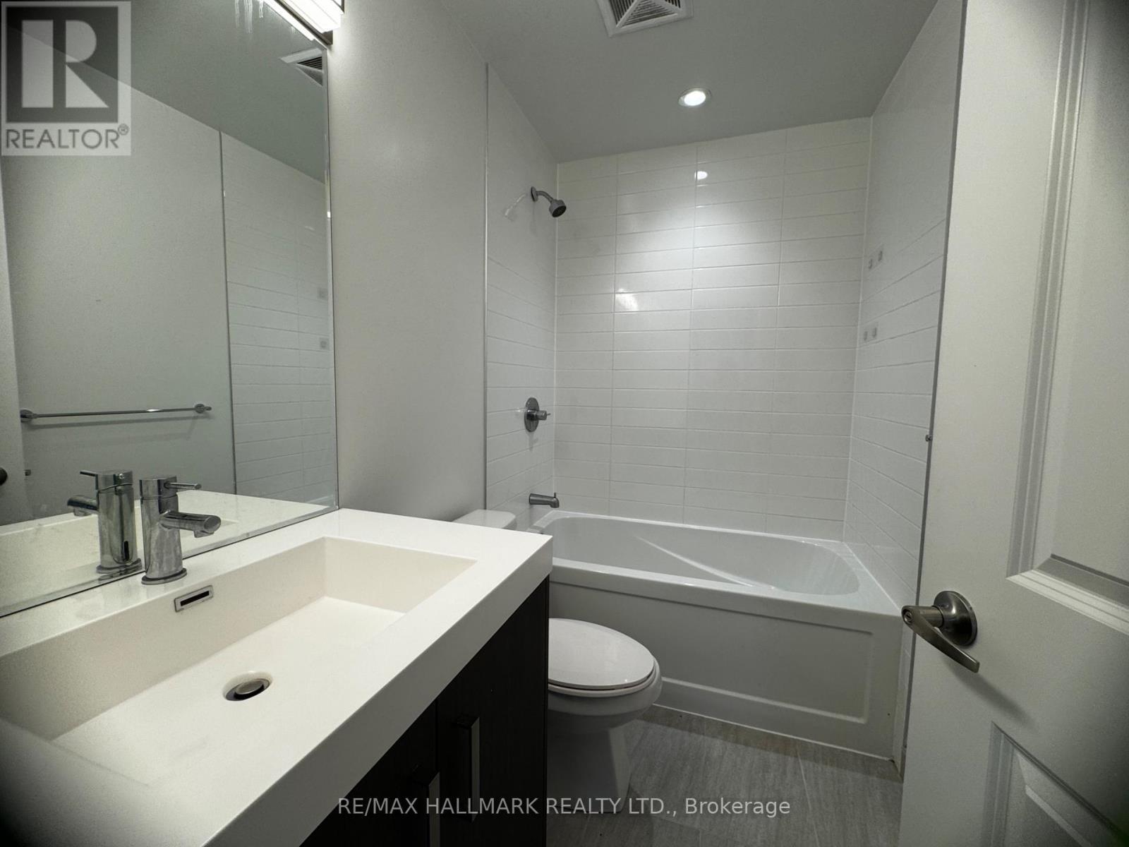 214 - 1010 Dundas Street E, Whitby, ON - Indoor Photo Showing Bathroom
