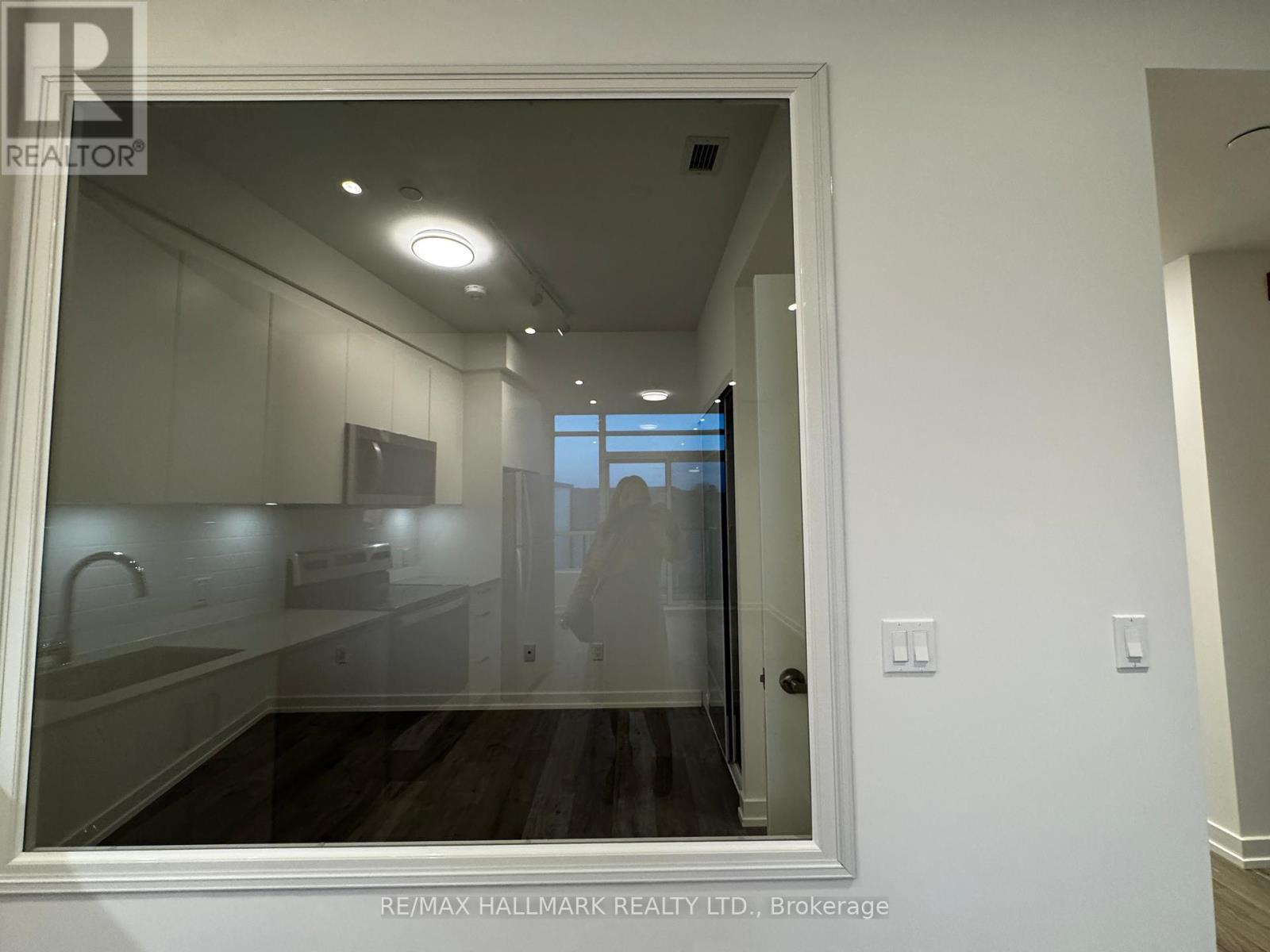 323 - 1010 Dundas Street E, Whitby, ON - Indoor Photo Showing Kitchen