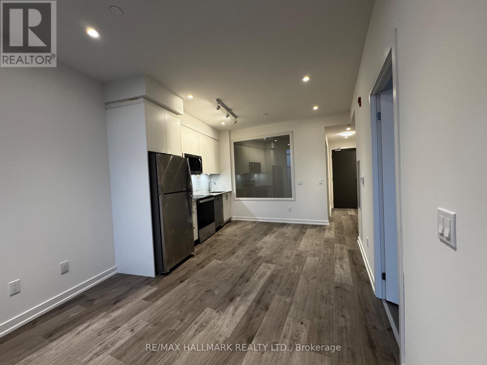 323 - 1010 Dundas Street E, Whitby, ON - Indoor Photo Showing Kitchen