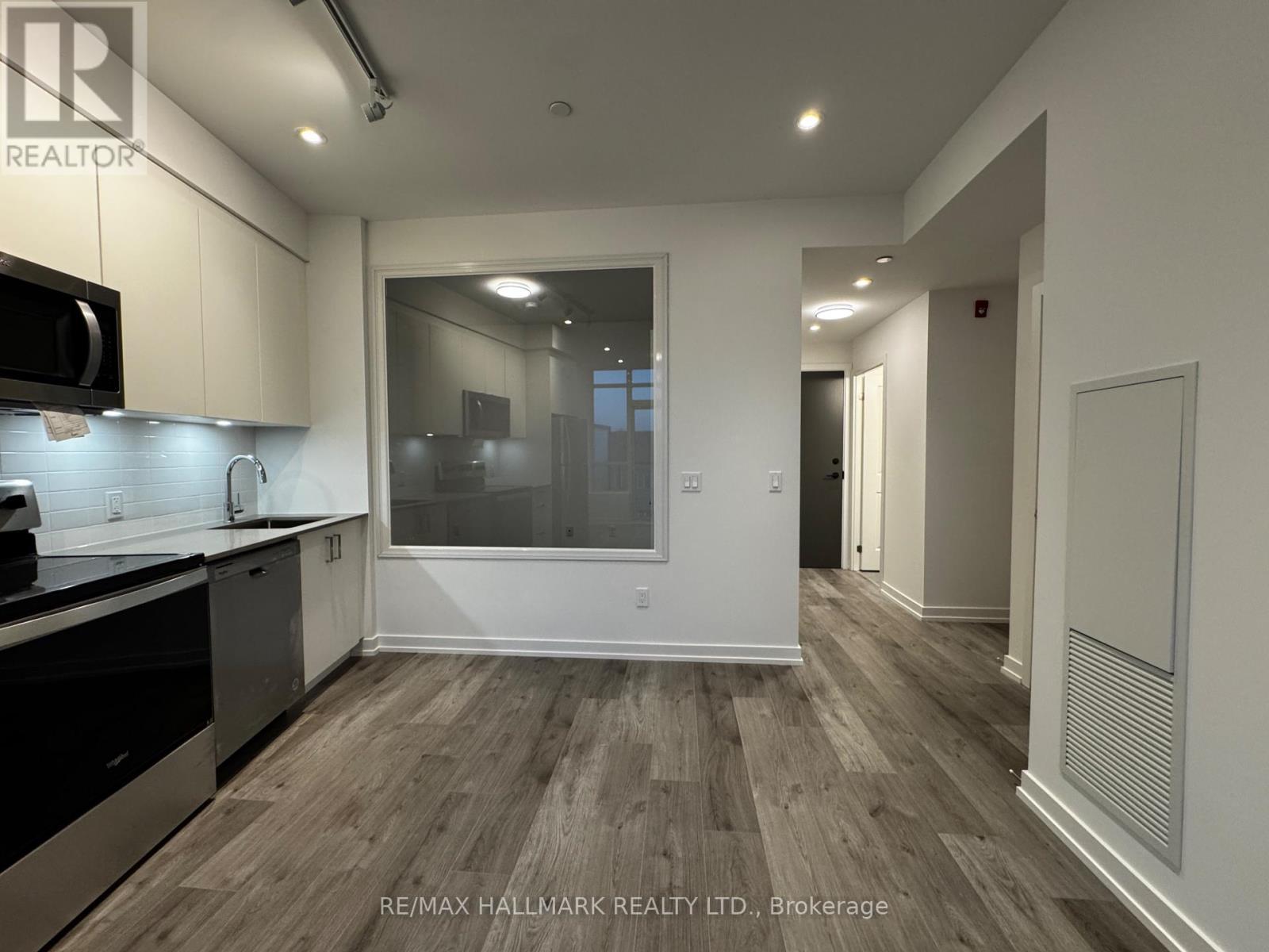 323 - 1010 Dundas Street E, Whitby, ON - Indoor Photo Showing Kitchen