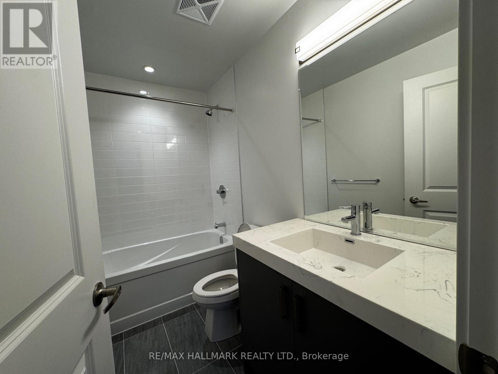 323 - 1010 Dundas Street E, Whitby, ON - Indoor Photo Showing Bathroom