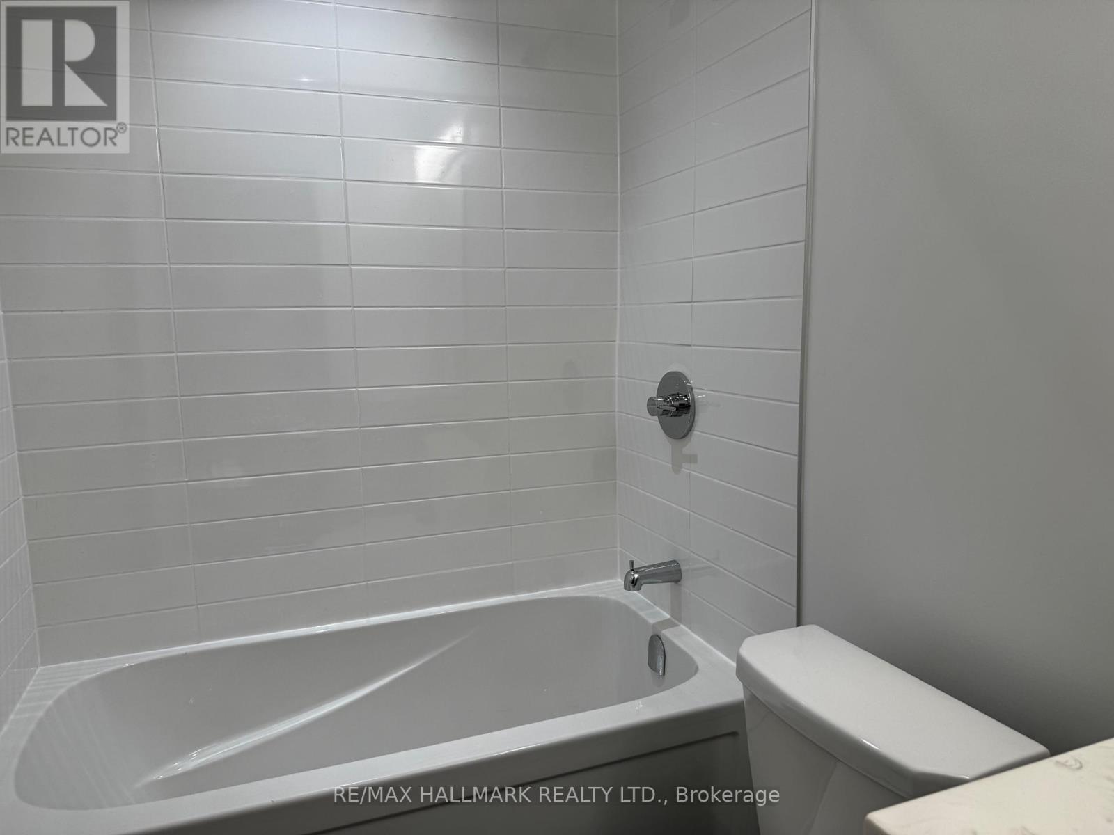 323 - 1010 Dundas Street E, Whitby, ON - Indoor Photo Showing Bathroom