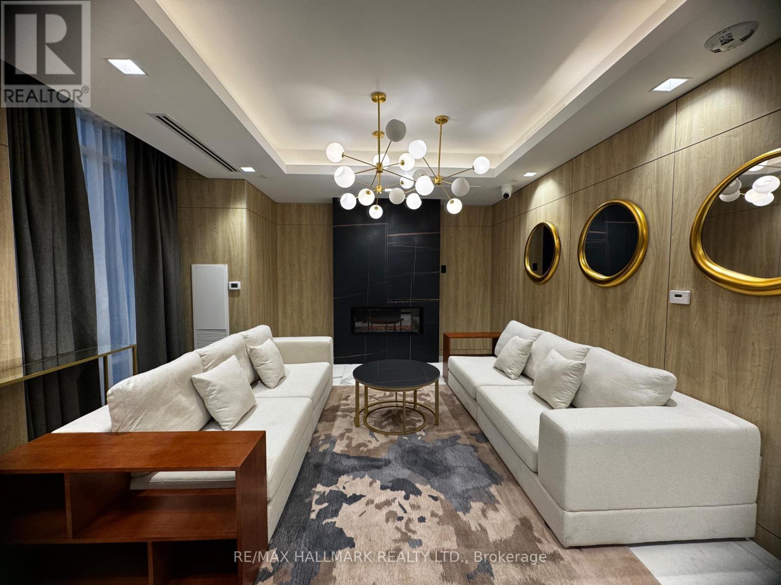 323 - 1010 Dundas Street E, Whitby, ON - Indoor