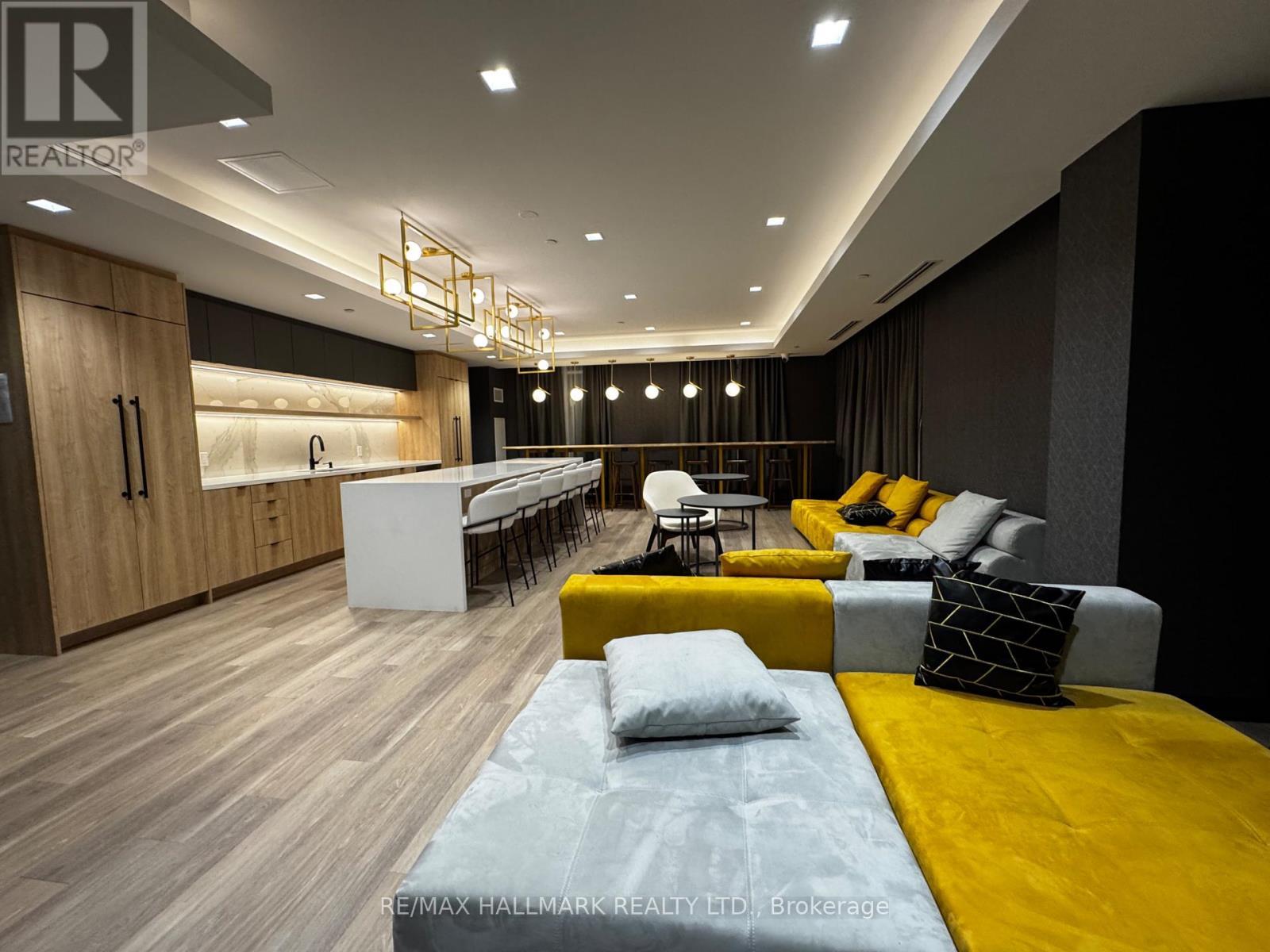 323 - 1010 Dundas Street E, Whitby, ON - Indoor Photo Showing Dining Room