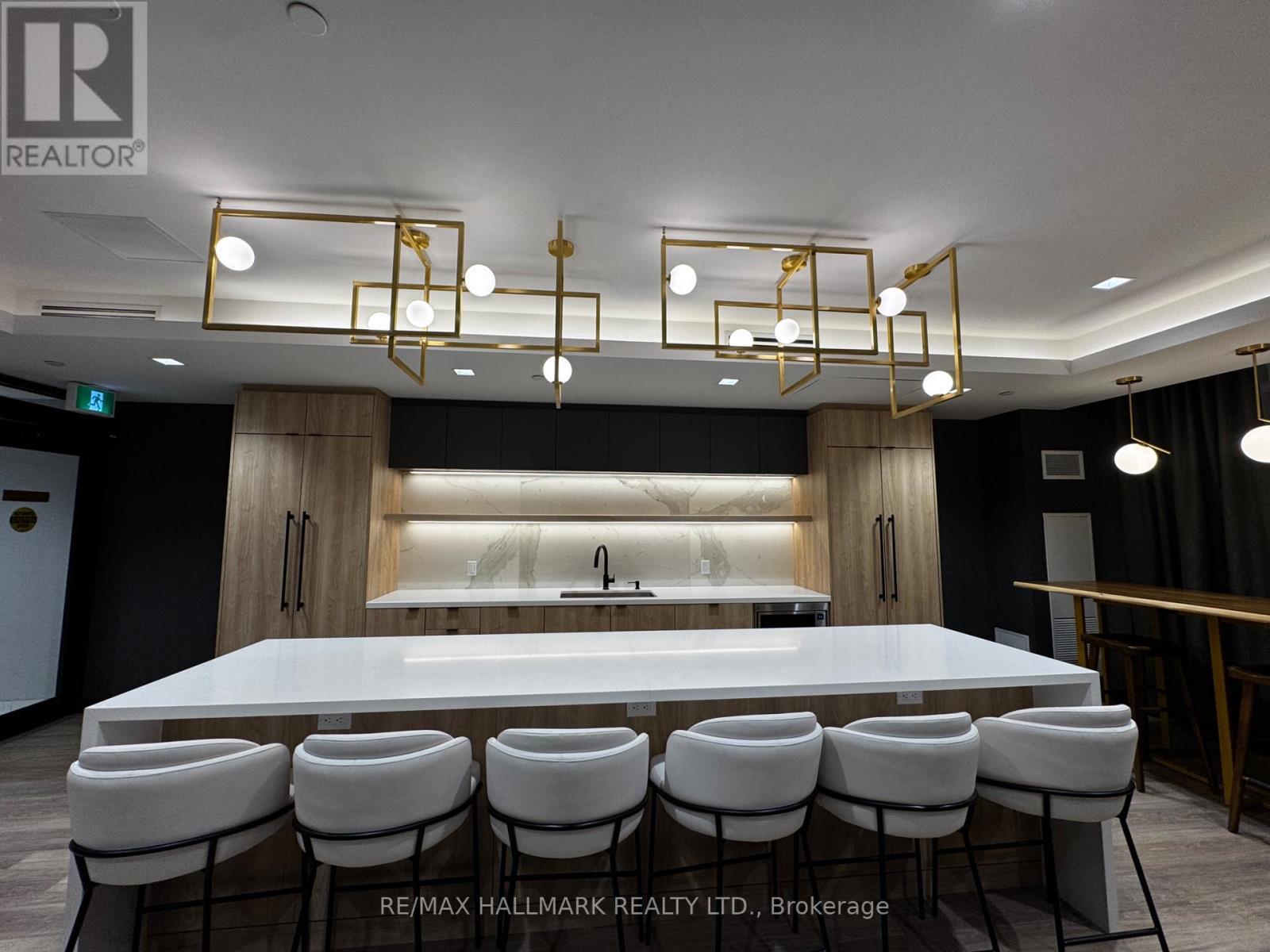 323 - 1010 Dundas Street E, Whitby, ON - Indoor Photo Showing Dining Room