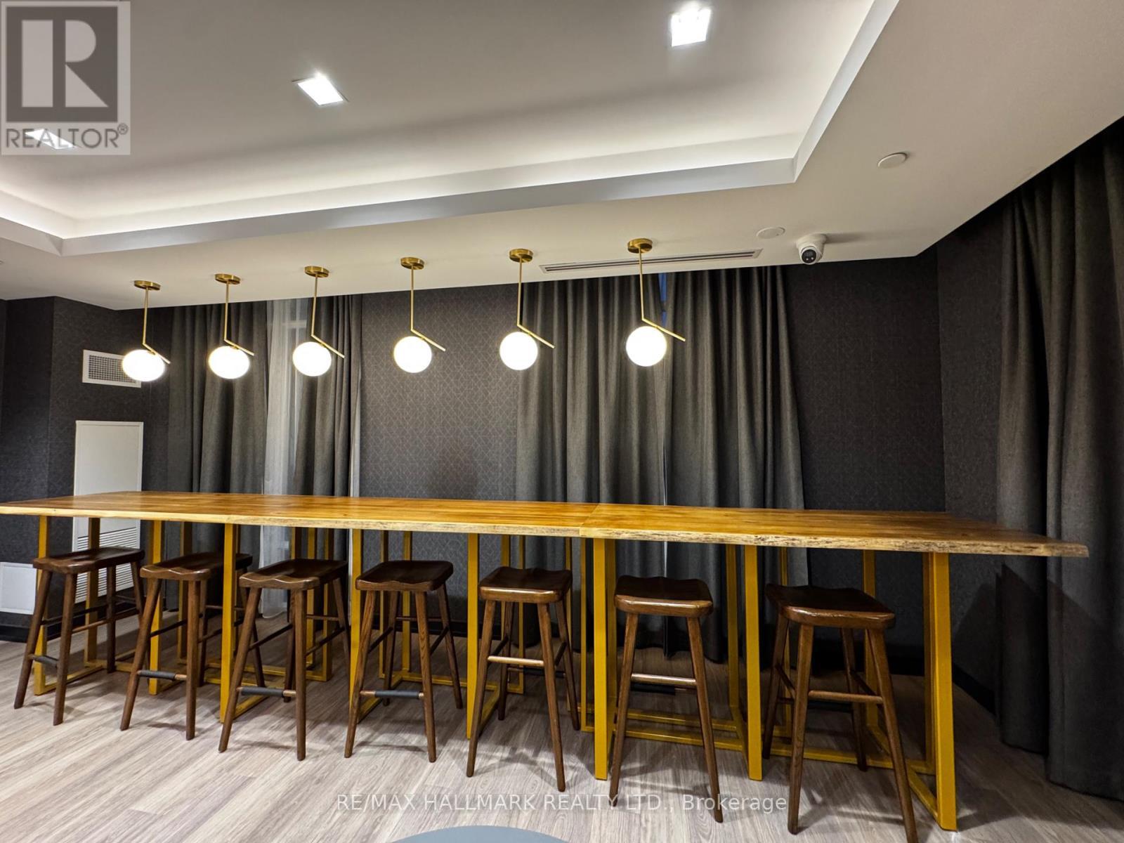 323 - 1010 Dundas Street E, Whitby, ON - Indoor