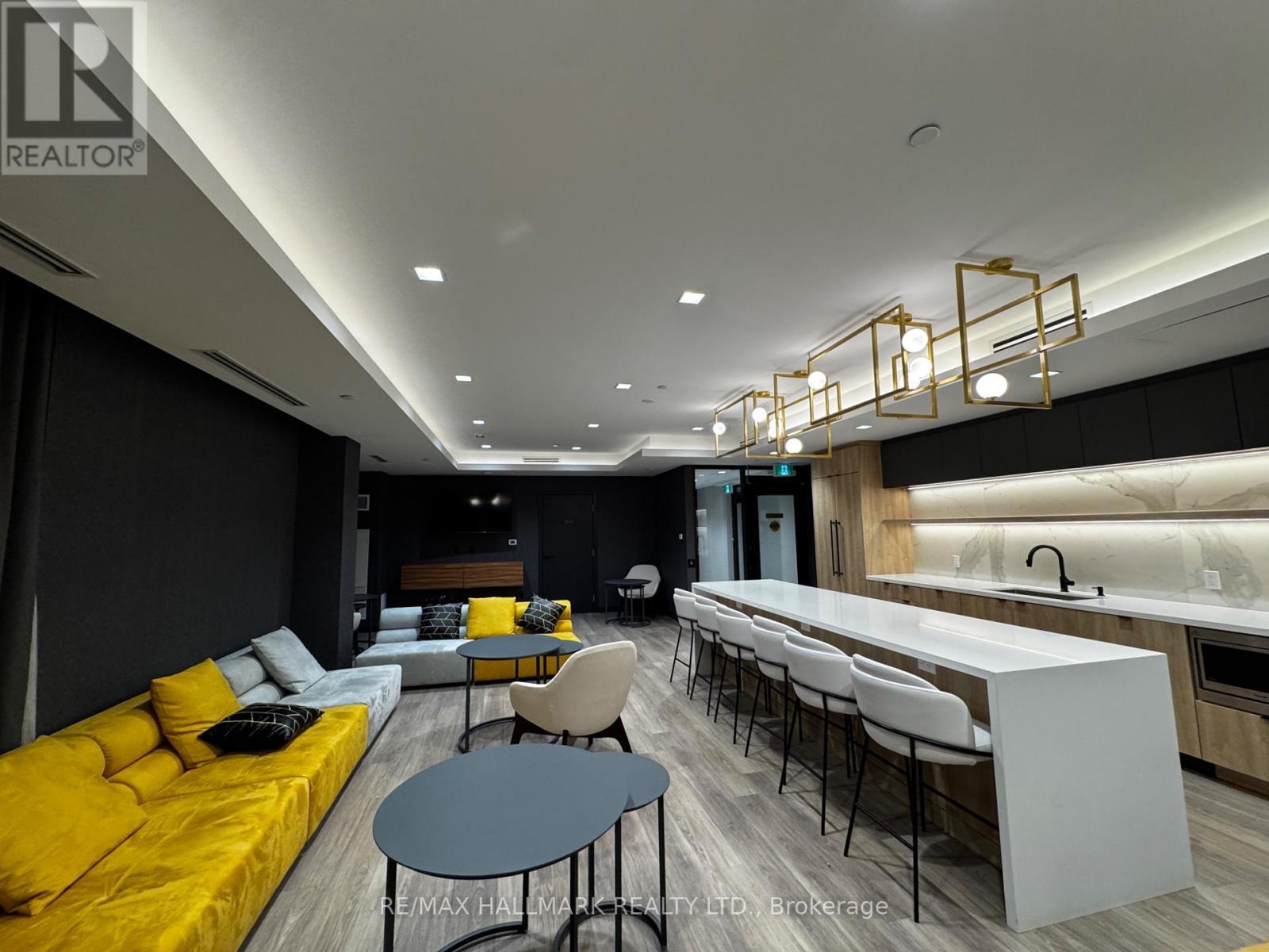 323 - 1010 Dundas Street E, Whitby, ON - Indoor