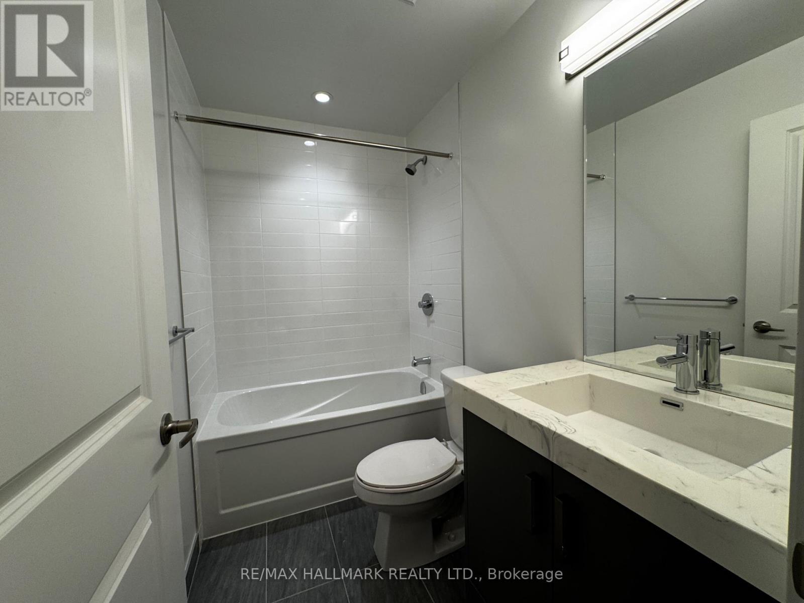 323 - 1010 Dundas Street E, Whitby, ON - Indoor Photo Showing Bathroom