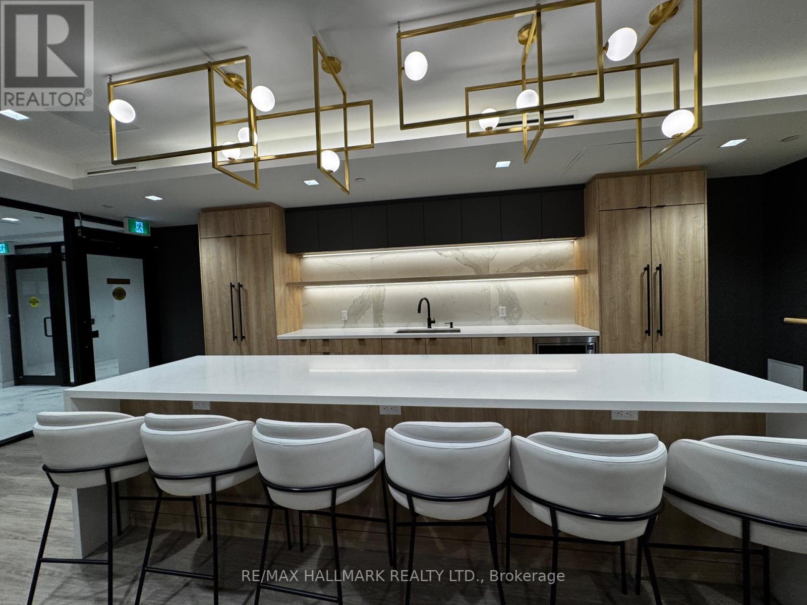 323 - 1010 Dundas Street E, Whitby, ON - Indoor Photo Showing Dining Room