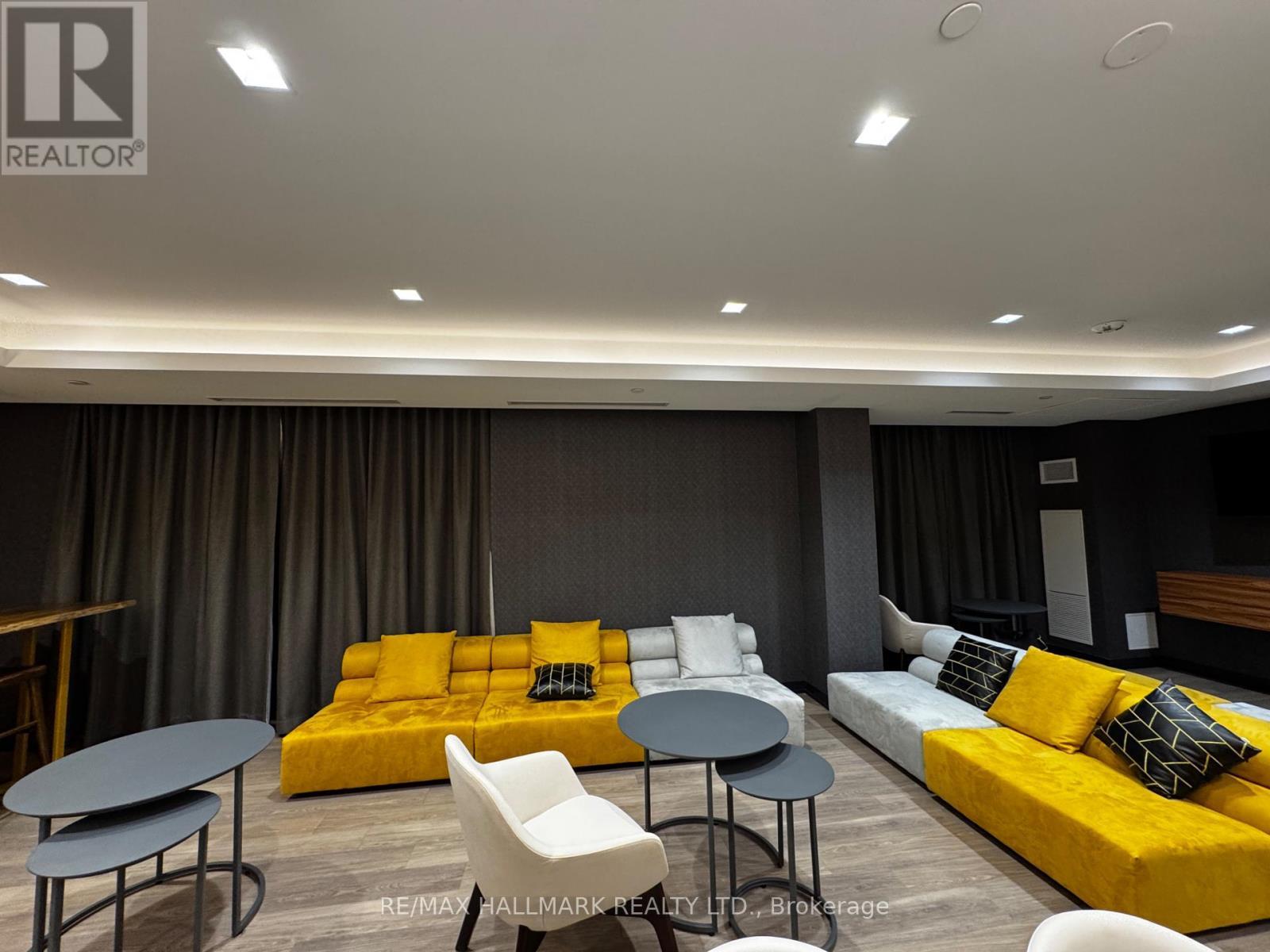 323 - 1010 Dundas Street E, Whitby, ON - Indoor Photo Showing Other Room