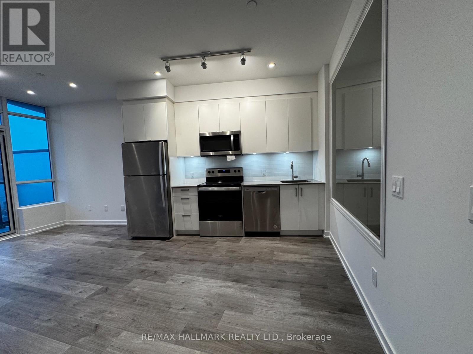 323 - 1010 Dundas Street E, Whitby, ON - Indoor Photo Showing Kitchen
