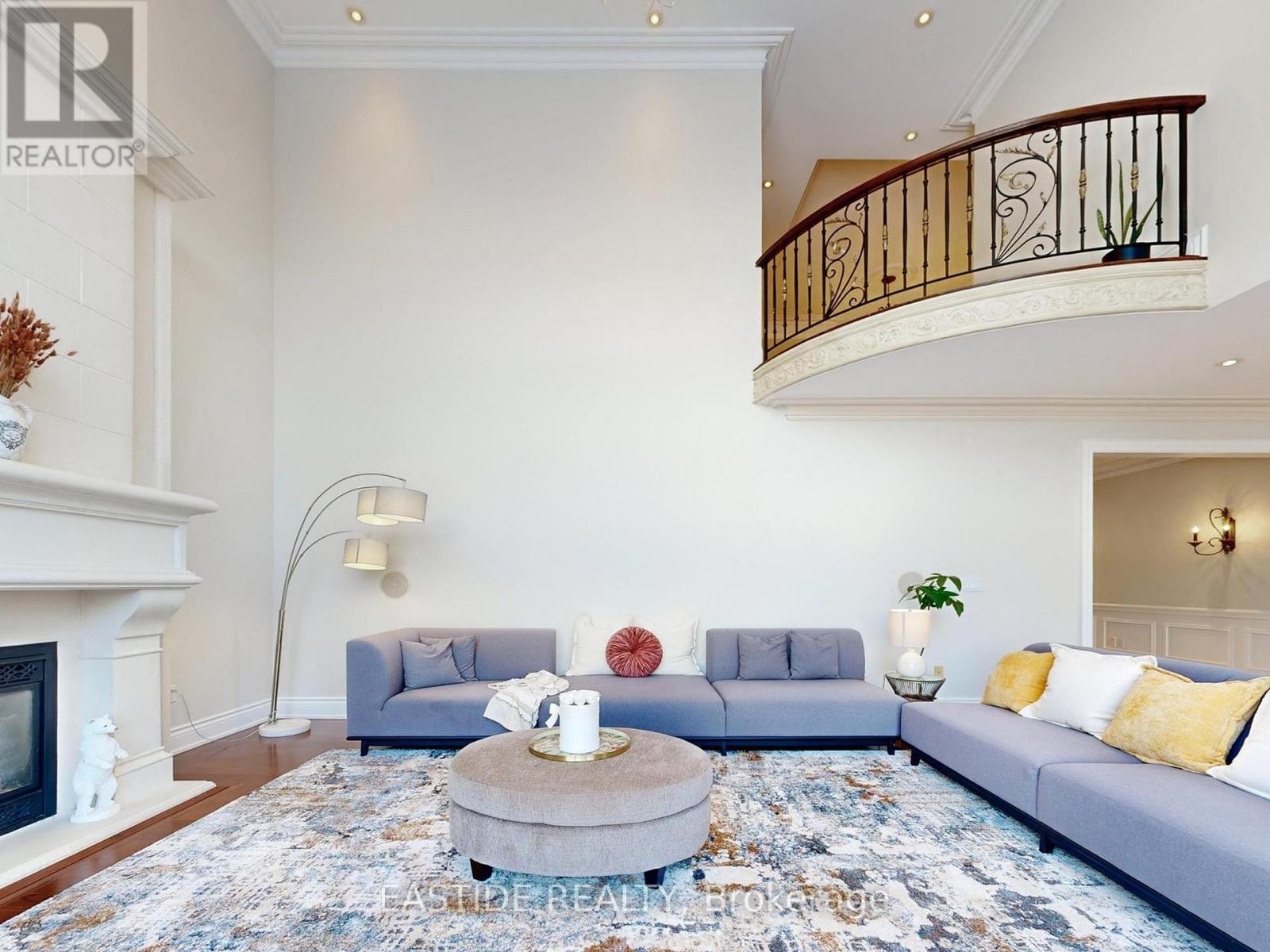 86 Snively Street, Richmond Hill, ON - Indoor Photo Showing Living Room With Fireplace