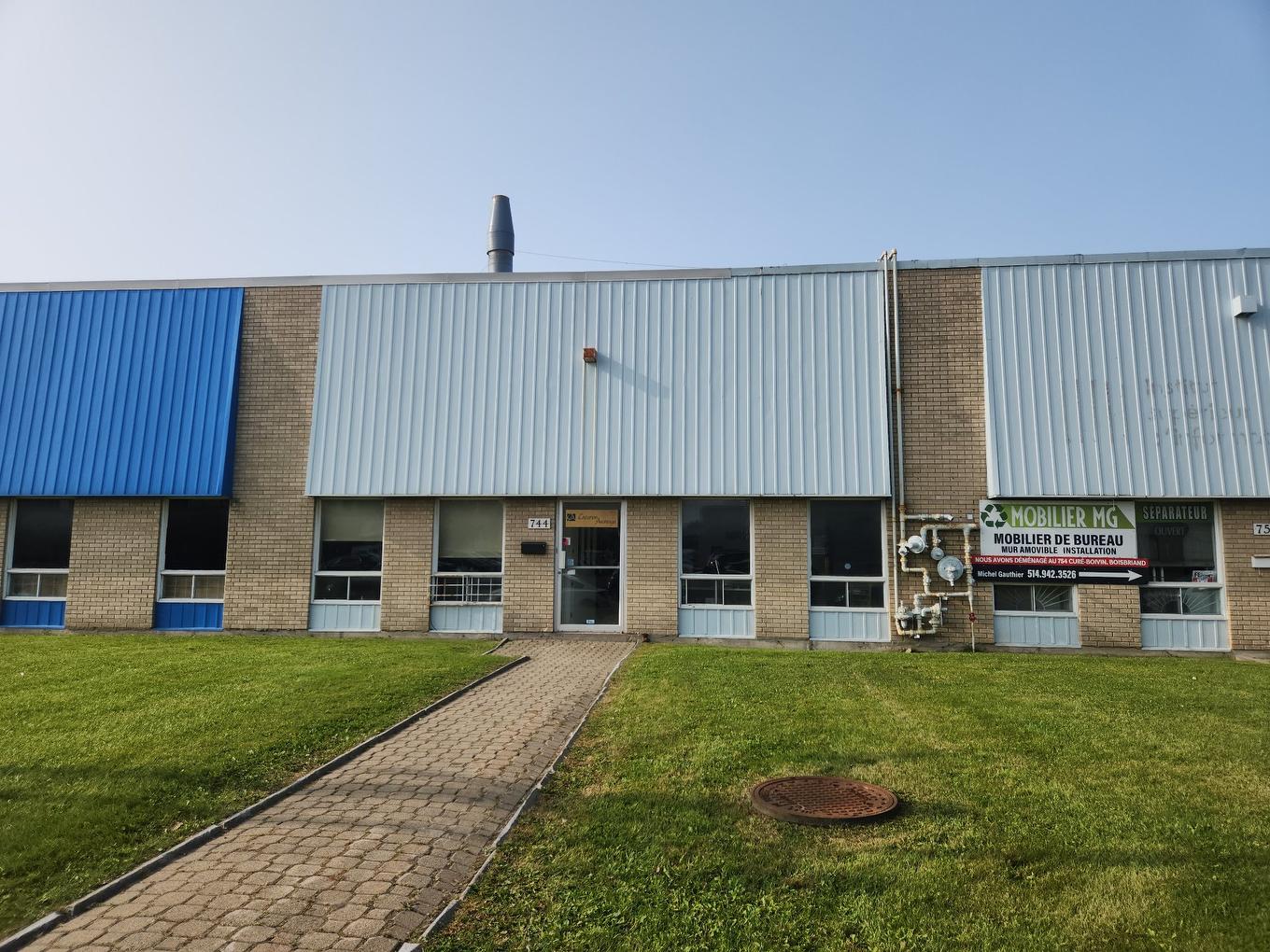 Frontage - 714 Boul. Du Curé-Boivin, Boisbriand, QC - Outdoor