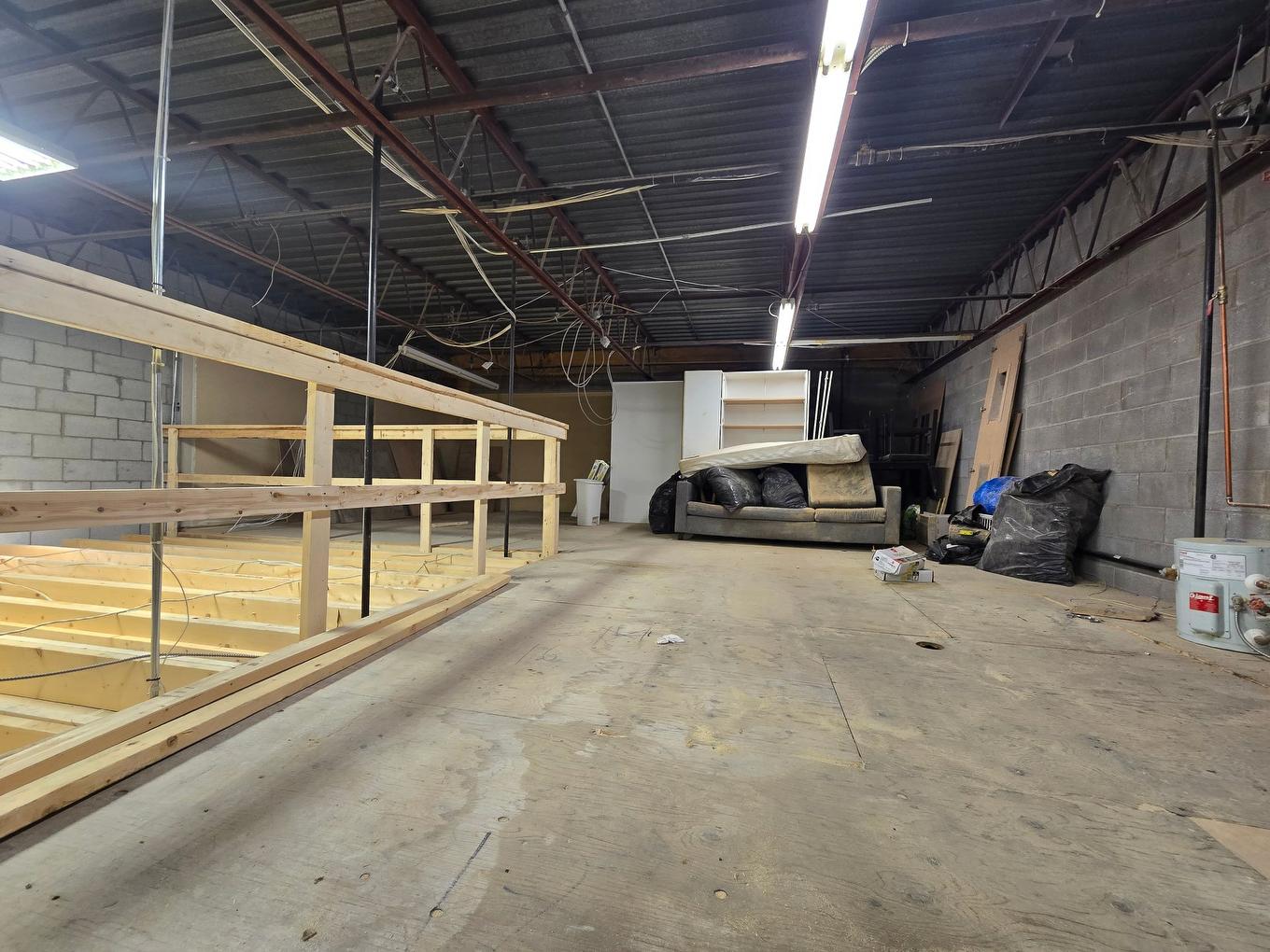 Mezzanine - 714 Boul. Du Curé-Boivin, Boisbriand, QC - Indoor Photo Showing Garage