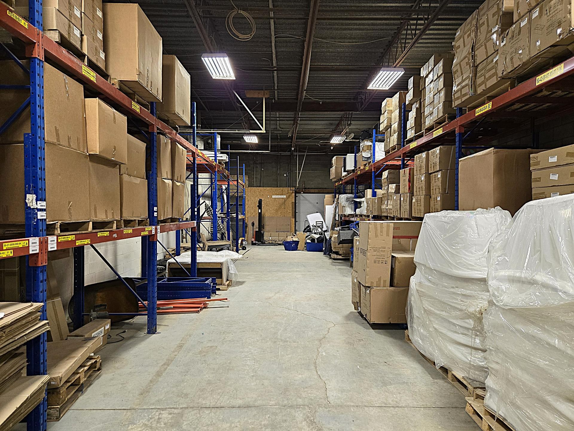 Warehouse - 714 Boul. Du Curé-Boivin, Boisbriand, QC - Indoor