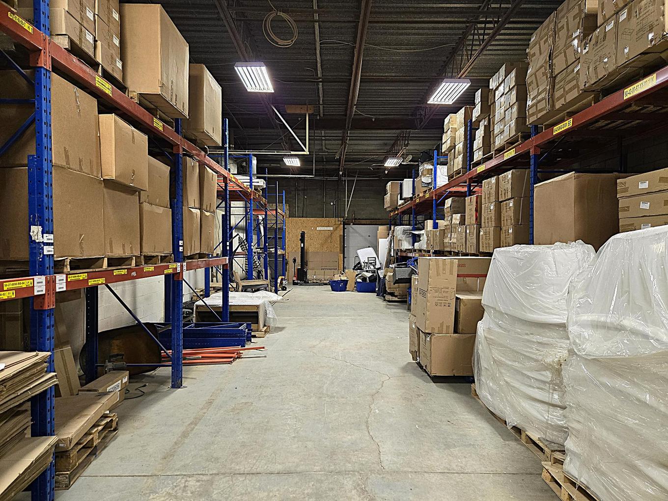 Warehouse - 714 Boul. Du Curé-Boivin, Boisbriand, QC - Indoor