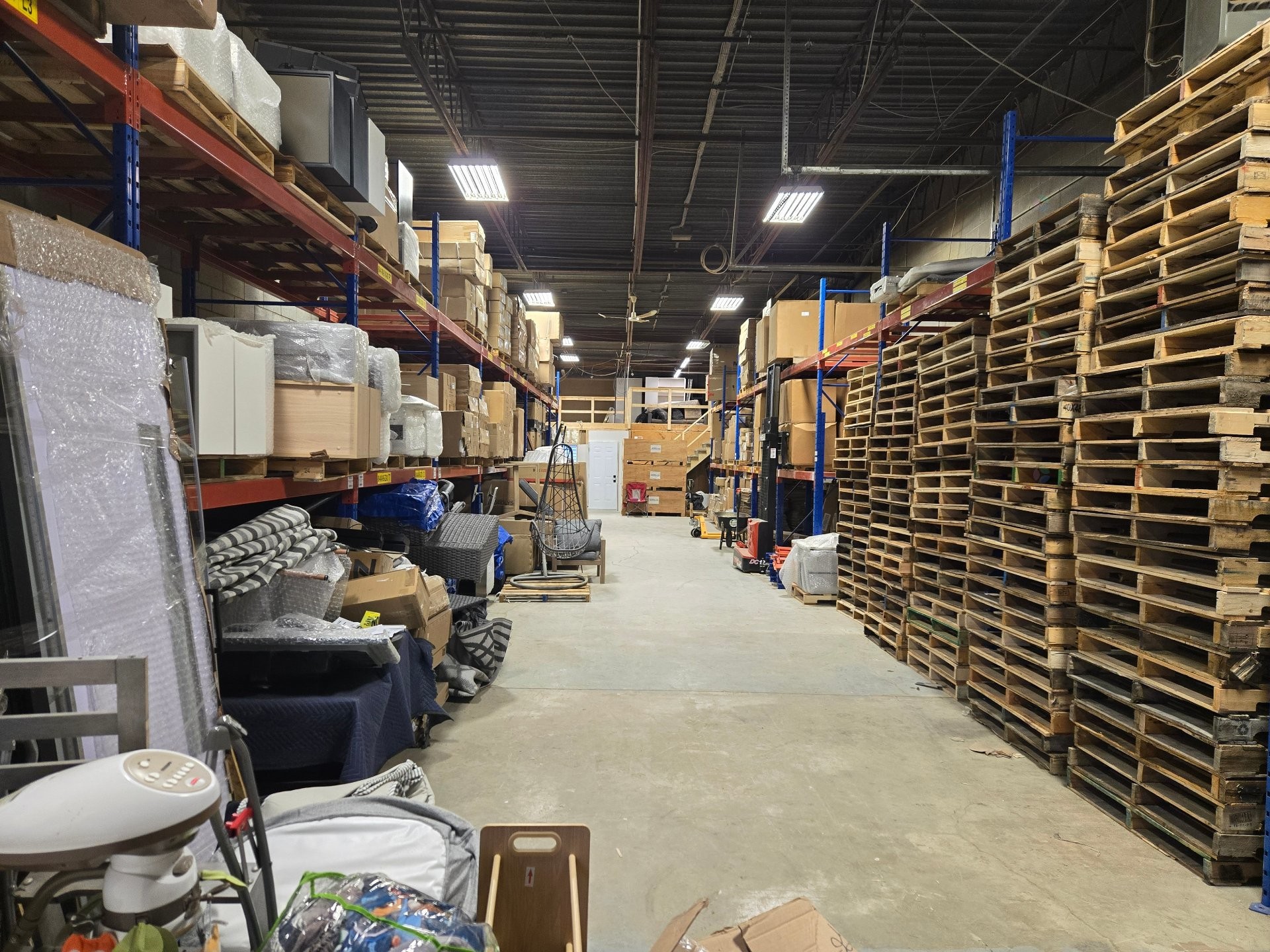 Warehouse - 714 Boul. Du Curé-Boivin, Boisbriand, QC - Indoor