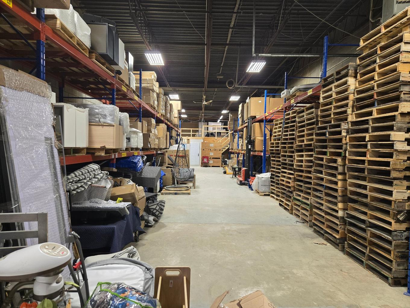 Warehouse - 714 Boul. Du Curé-Boivin, Boisbriand, QC - Indoor