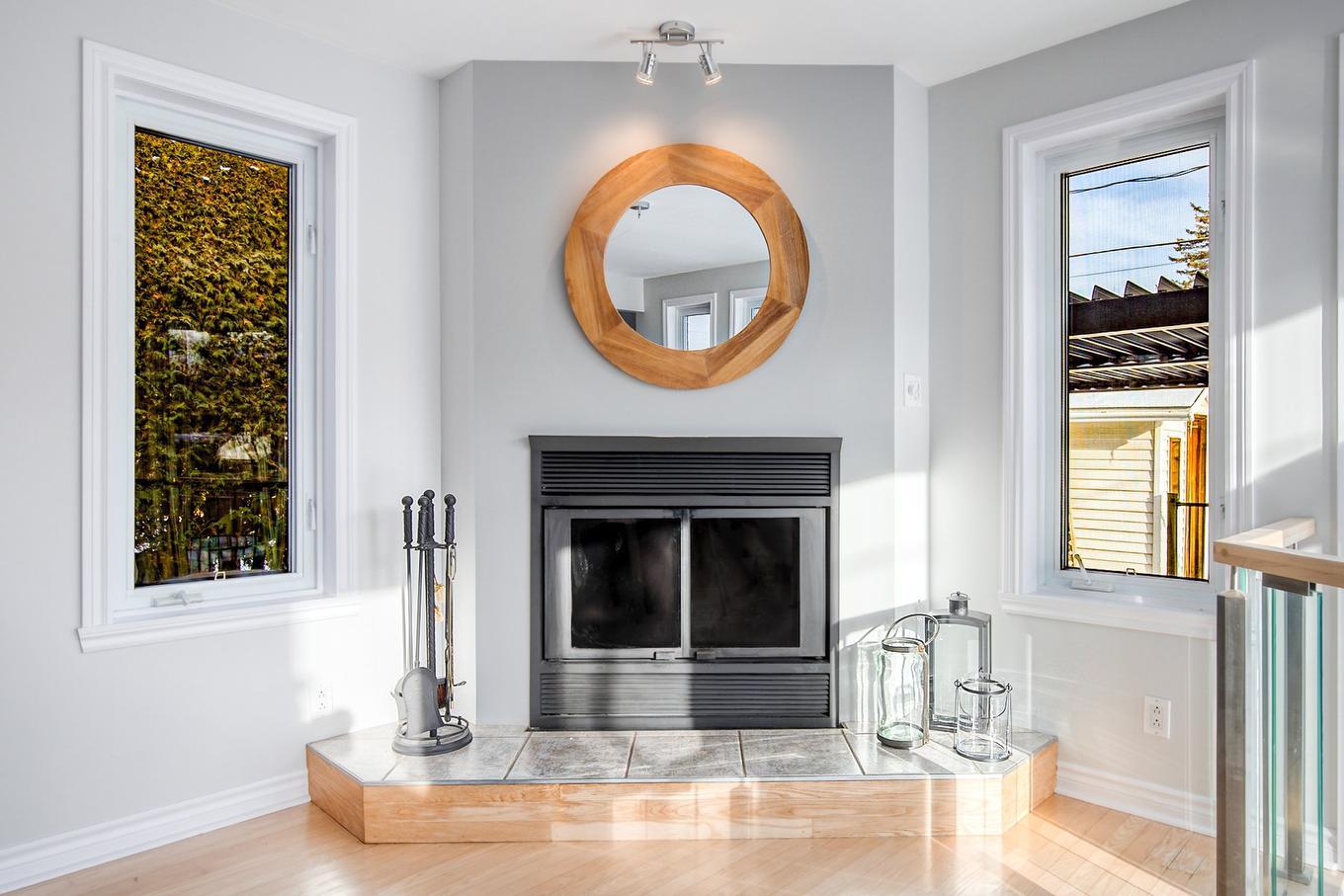 Dining room - 1290 Rue Boisbriand, Saint-Bruno-De-Montarville, QC - Indoor Photo Showing Living Room With Fireplace