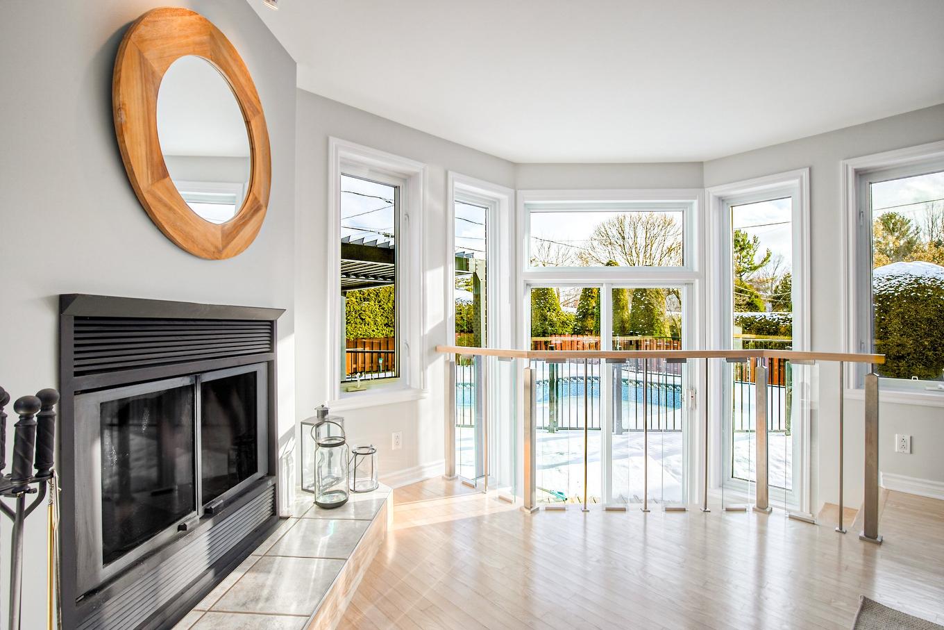 Dining room - 1290 Rue Boisbriand, Saint-Bruno-De-Montarville, QC - Indoor With Fireplace