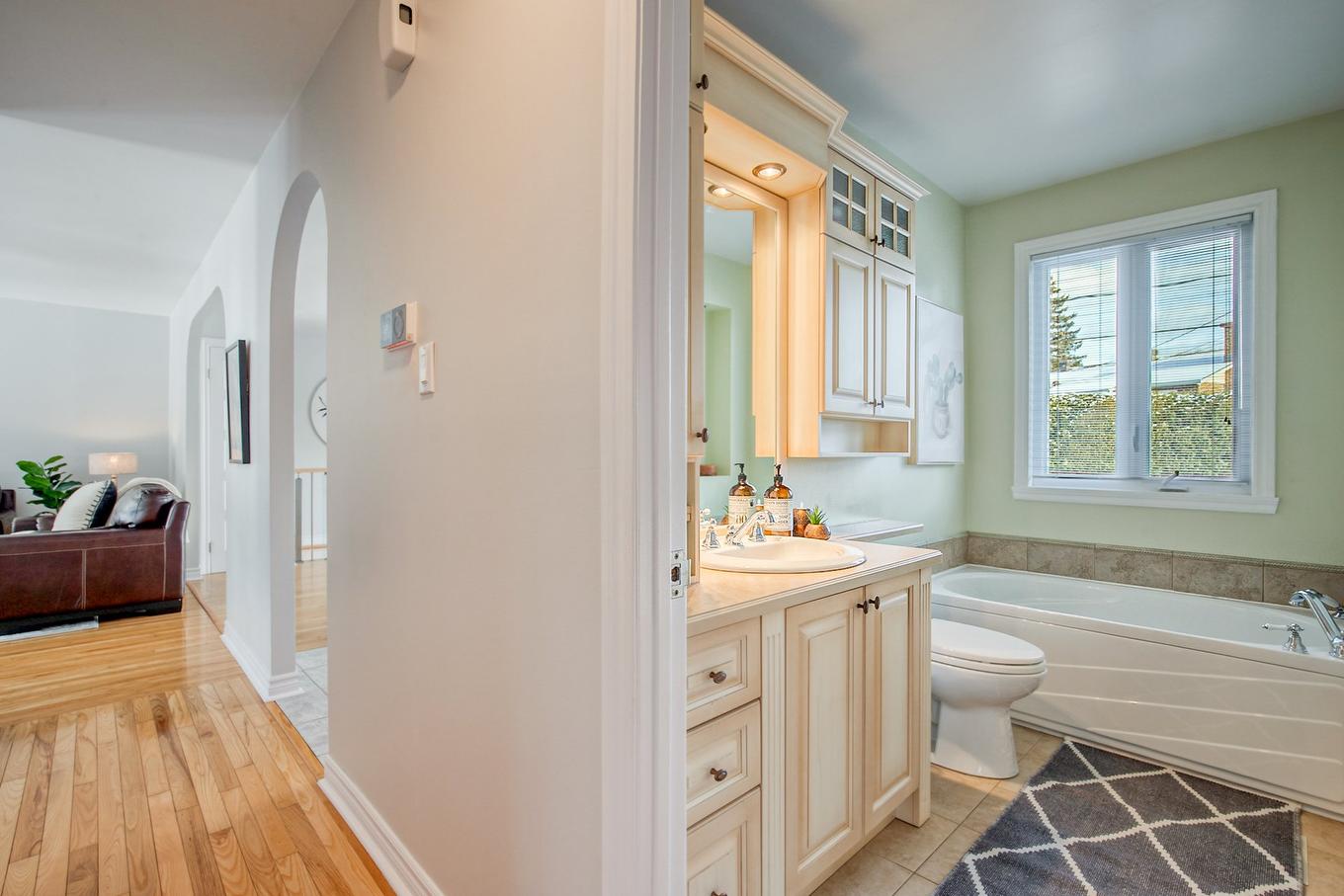 Bathroom - 1290 Rue Boisbriand, Saint-Bruno-De-Montarville, QC - Indoor Photo Showing Bathroom