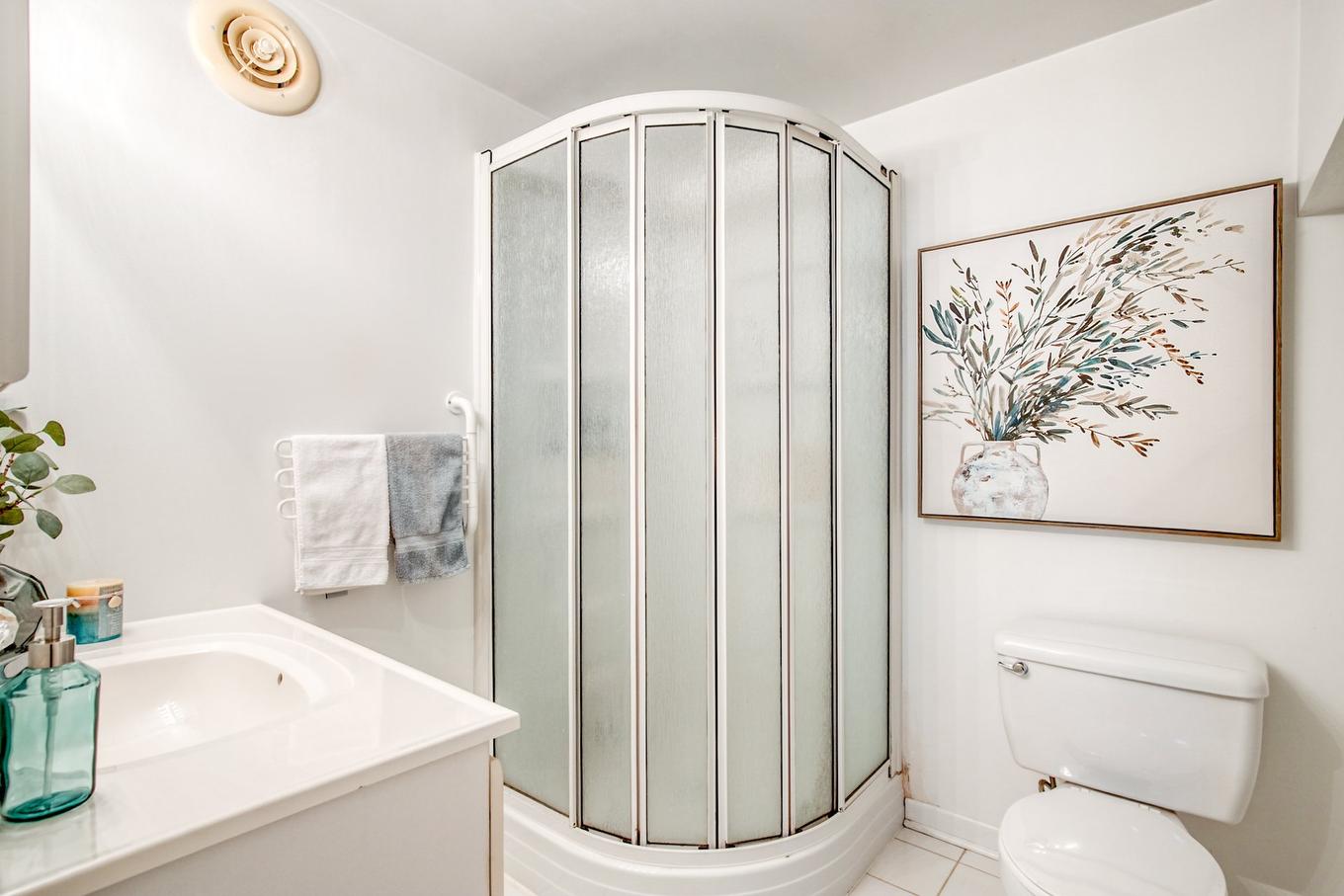 Bathroom - 1290 Rue Boisbriand, Saint-Bruno-De-Montarville, QC - Indoor Photo Showing Bathroom