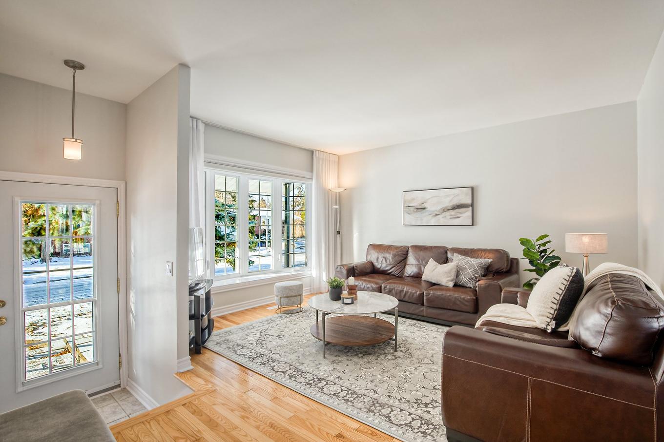 Living room - 1290 Rue Boisbriand, Saint-Bruno-De-Montarville, QC - Indoor Photo Showing Living Room