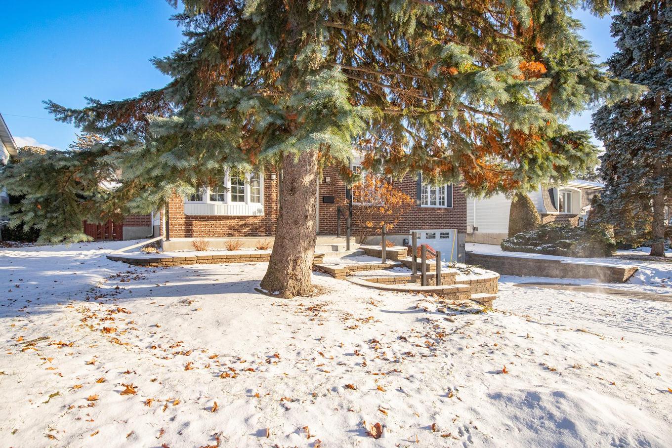 Frontage - 1290 Rue Boisbriand, Saint-Bruno-De-Montarville, QC - Outdoor