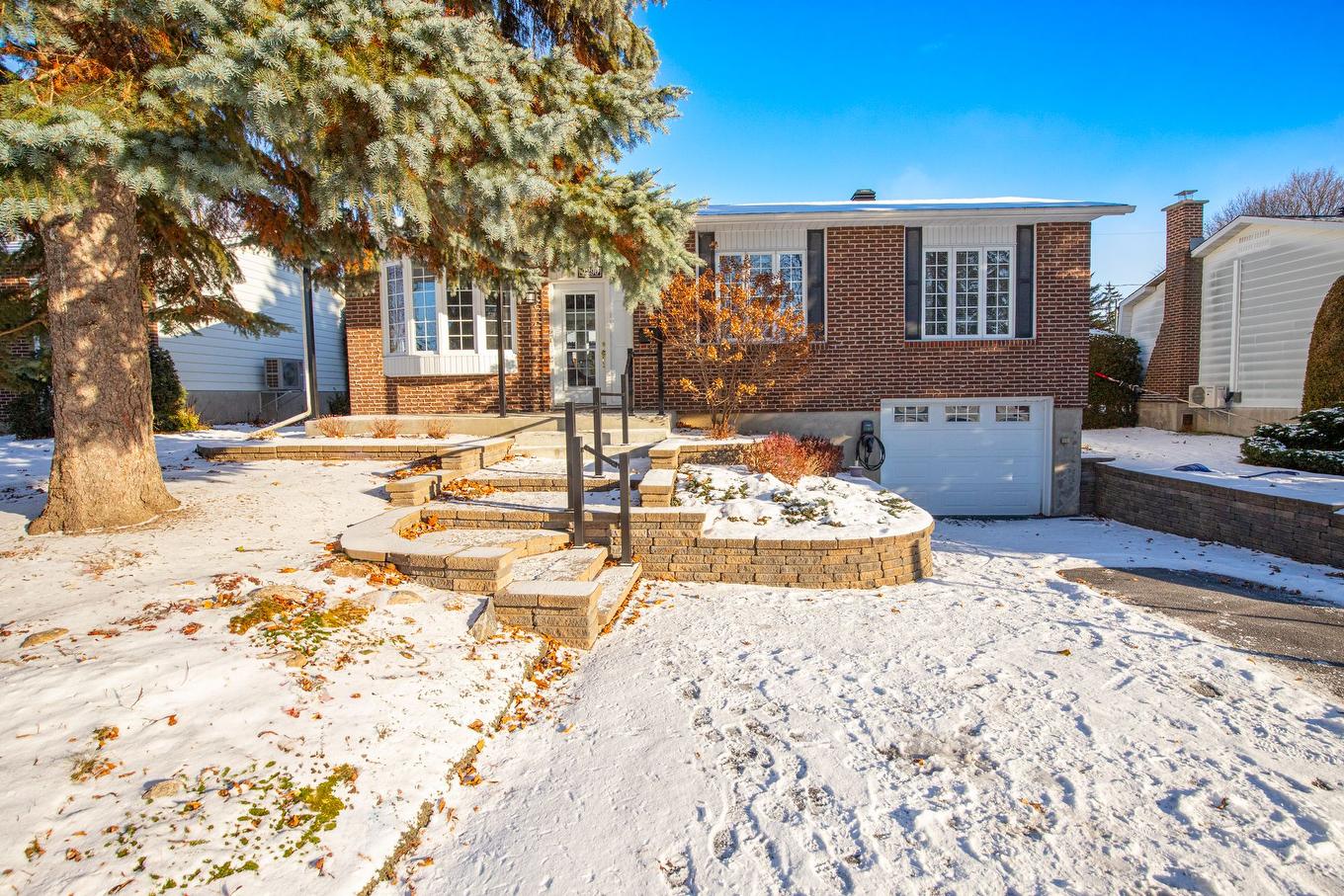 Frontage - 1290 Rue Boisbriand, Saint-Bruno-De-Montarville, QC - Outdoor