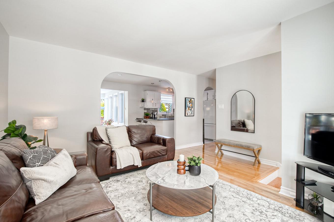 Living room - 1290 Rue Boisbriand, Saint-Bruno-De-Montarville, QC - Indoor Photo Showing Living Room