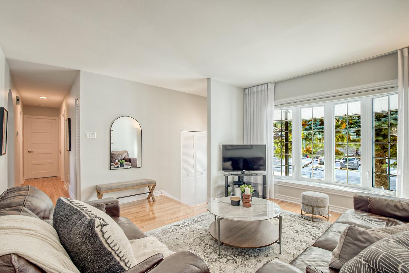 Living room - 1290 Rue Boisbriand, Saint-Bruno-De-Montarville, QC - Indoor Photo Showing Living Room