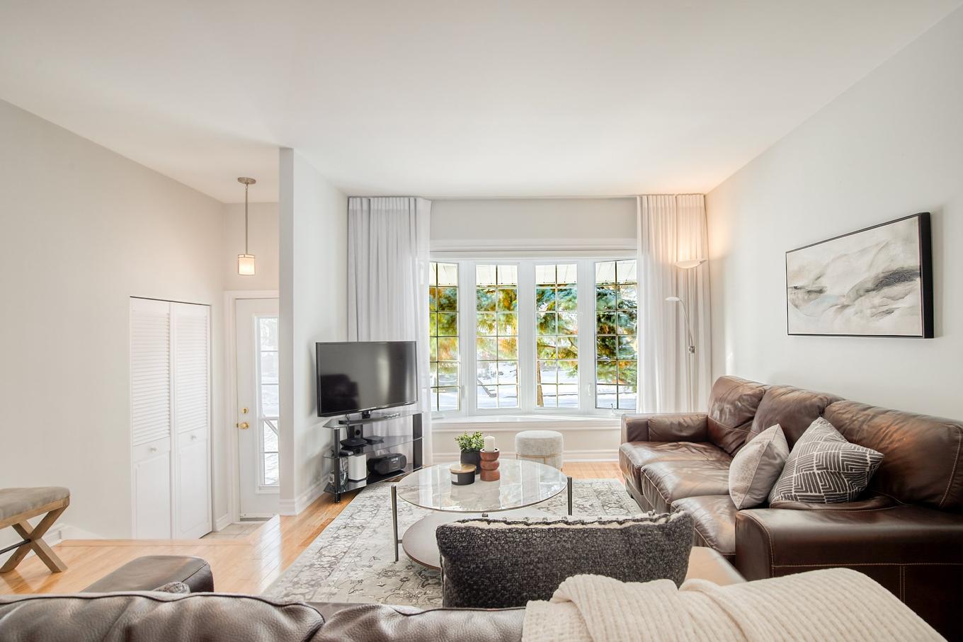 Living room - 1290 Rue Boisbriand, Saint-Bruno-De-Montarville, QC - Indoor Photo Showing Living Room