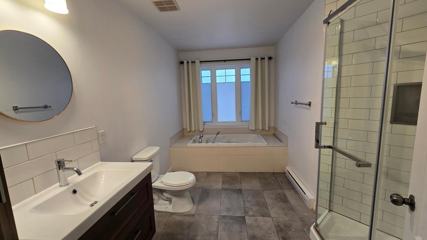 Salle de bains - 31 Boul. Marie-Victorin, Delson, QC
