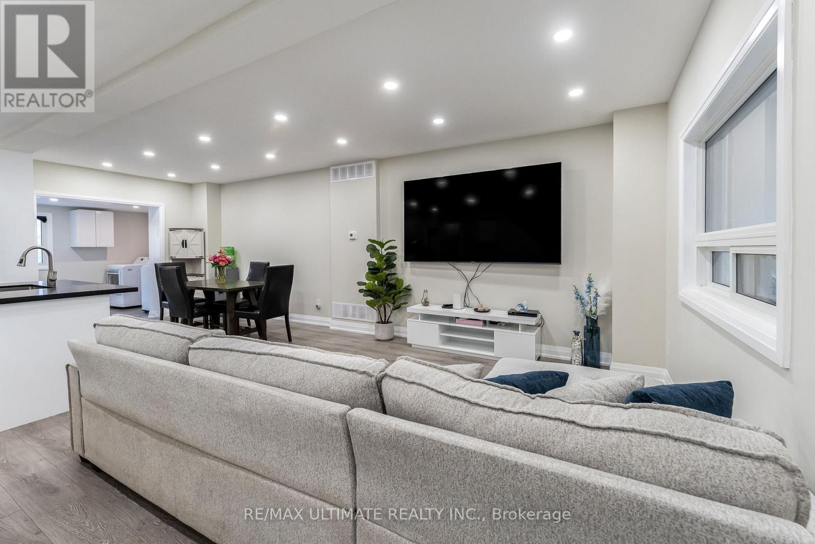 Feature wall large enough for 80\" TV! - 47 Mahoney Avenue, Toronto, ON - Indoor