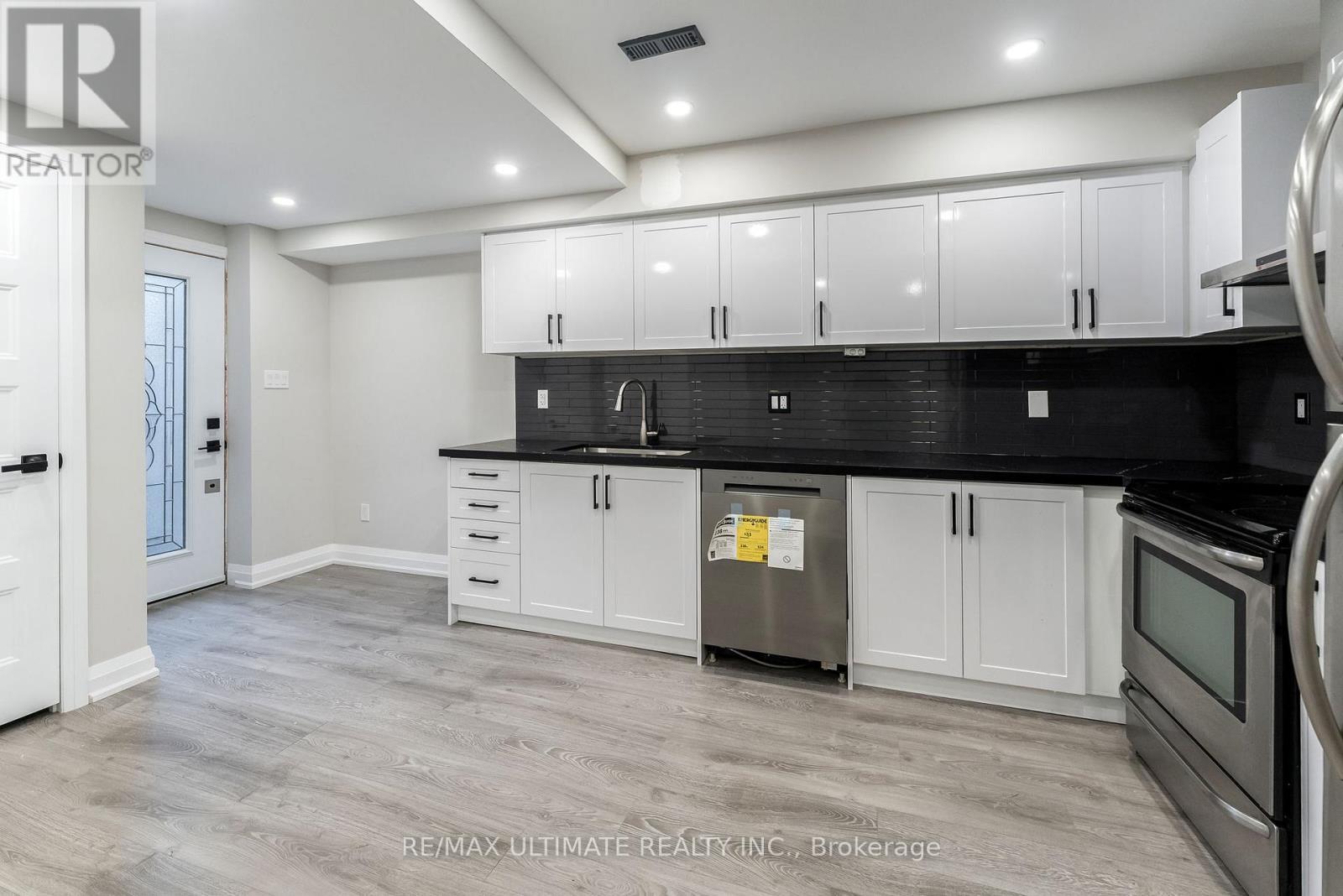 Basement apartment - 47 Mahoney Avenue, Toronto, ON - Indoor Photo Showing Kitchen