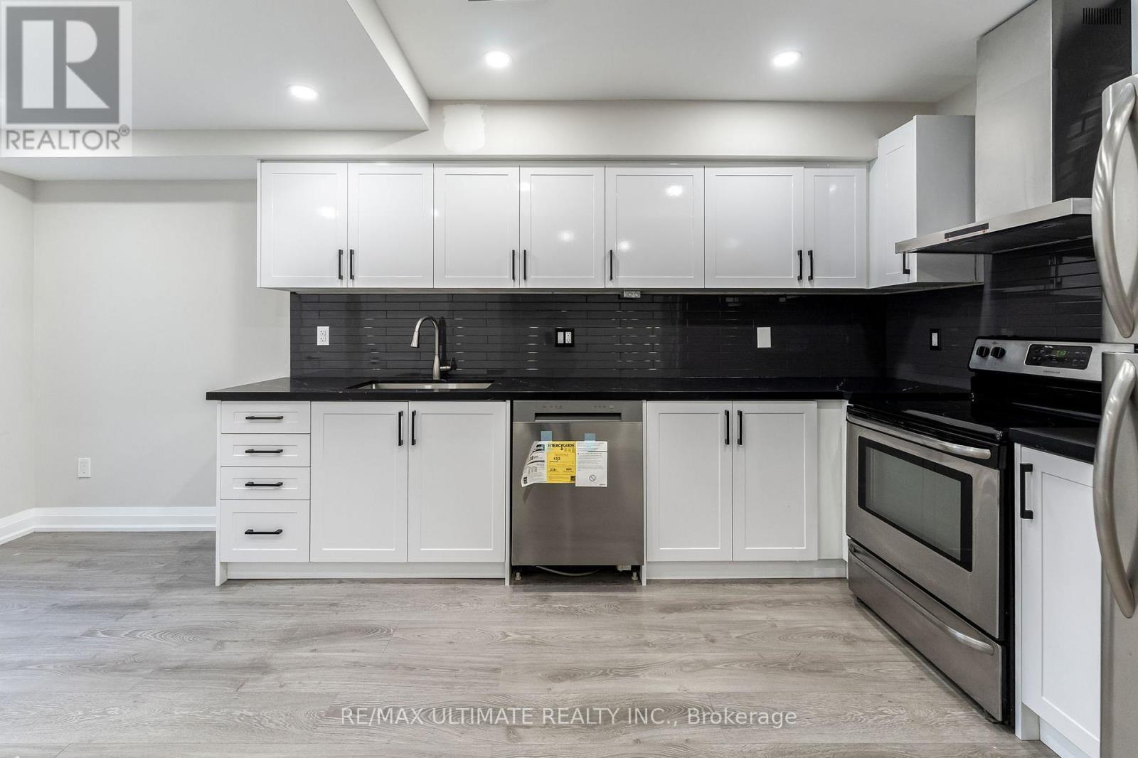 modern finishes with plenty of functional space - 47 Mahoney Avenue, Toronto, ON - Indoor Photo Showing Kitchen