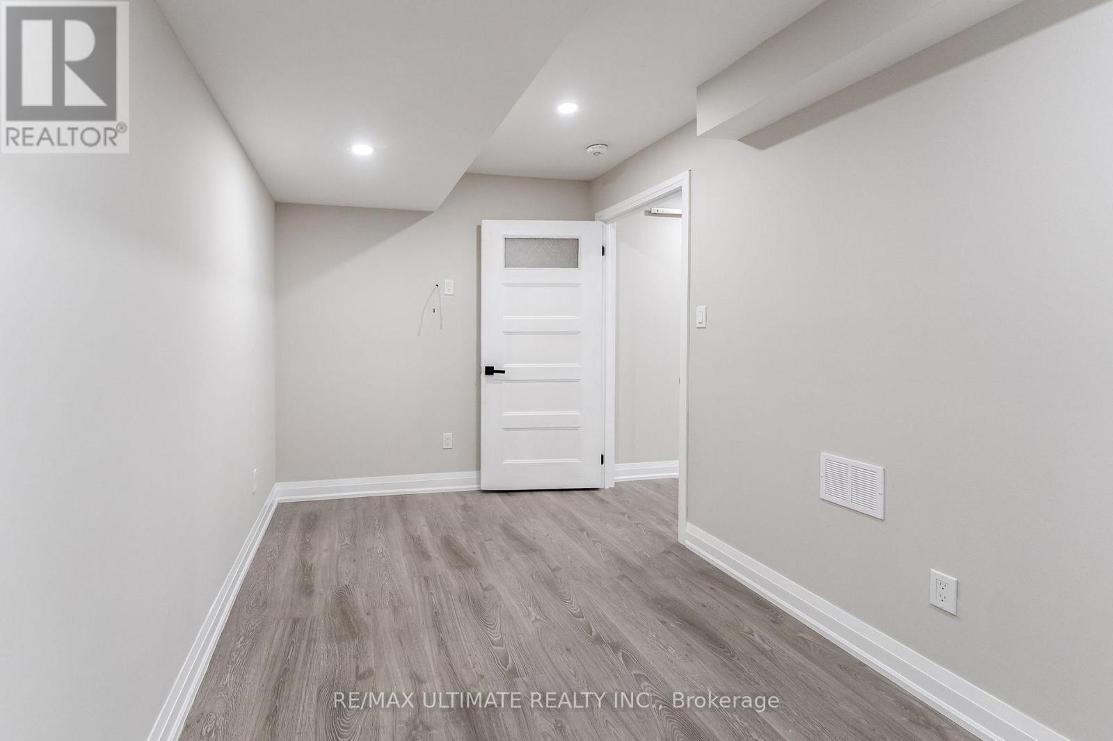 spacious bedroom - 47 Mahoney Avenue, Toronto, ON - Indoor Photo Showing Other Room