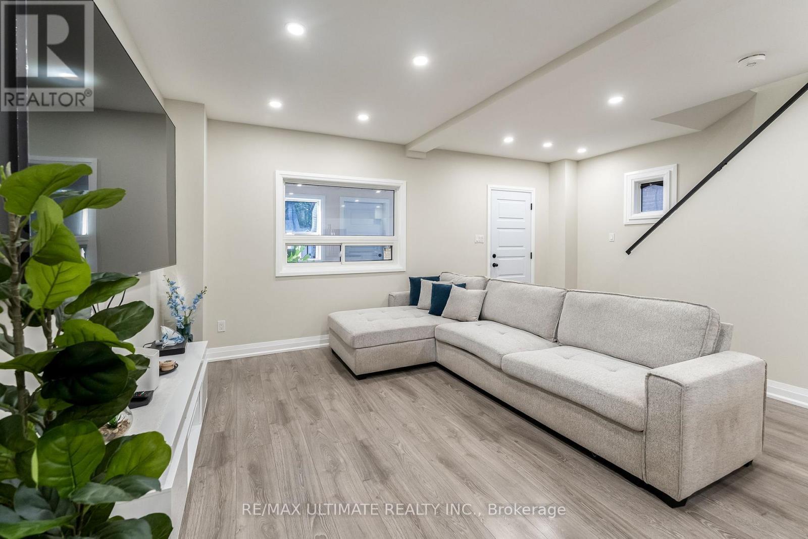 Versatile space - 47 Mahoney Avenue, Toronto, ON - Indoor