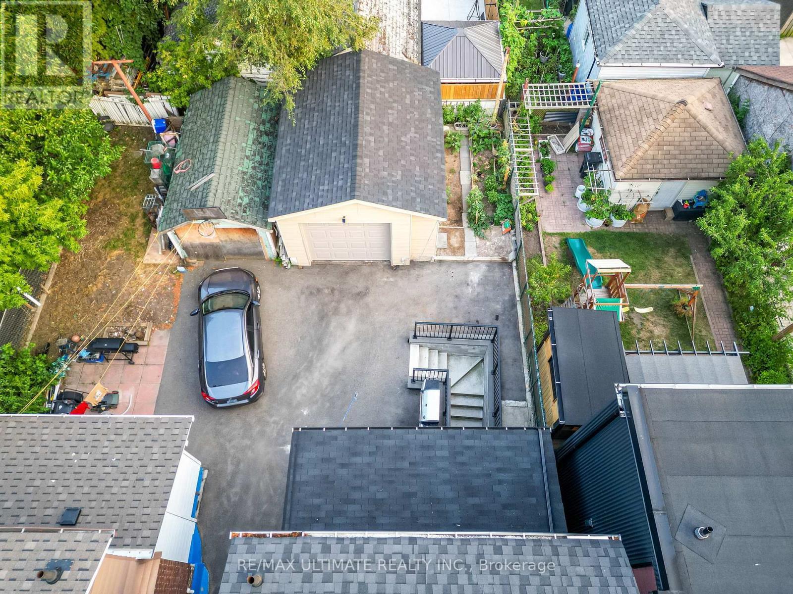 Plenty of parking - 47 Mahoney Avenue, Toronto, ON - Outdoor