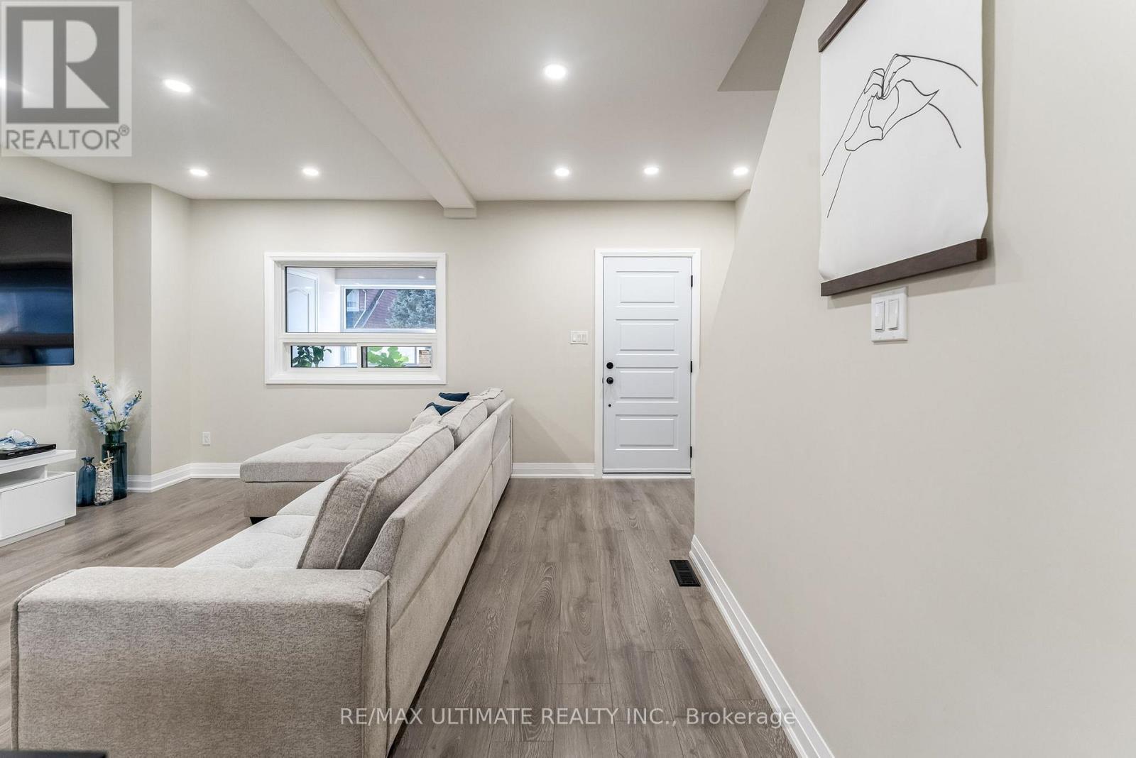 Wide entrance - 47 Mahoney Avenue, Toronto, ON - Indoor