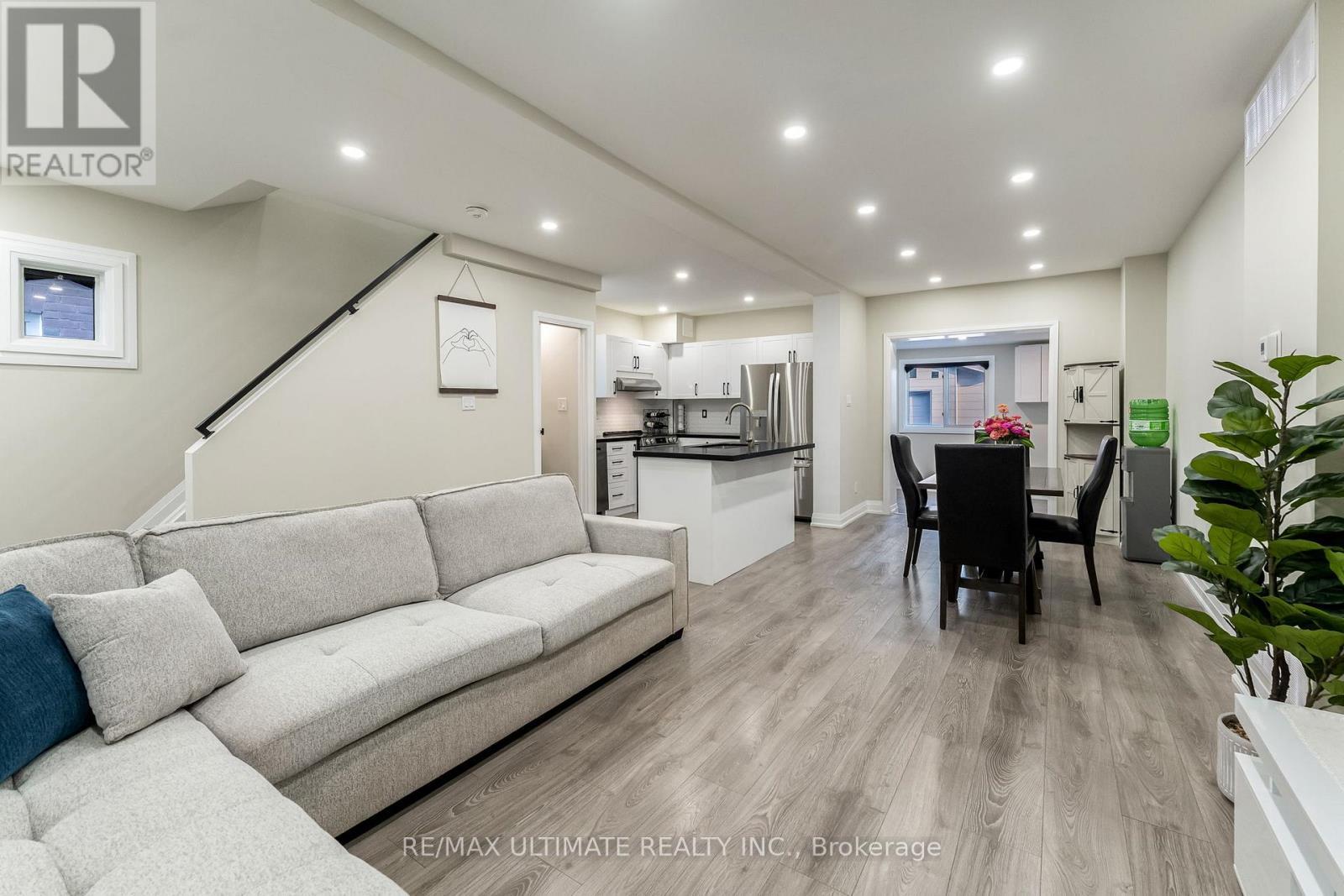 Space to entertain - both spacious and welcoming - 47 Mahoney Avenue, Toronto, ON - Indoor Photo Showing Living Room