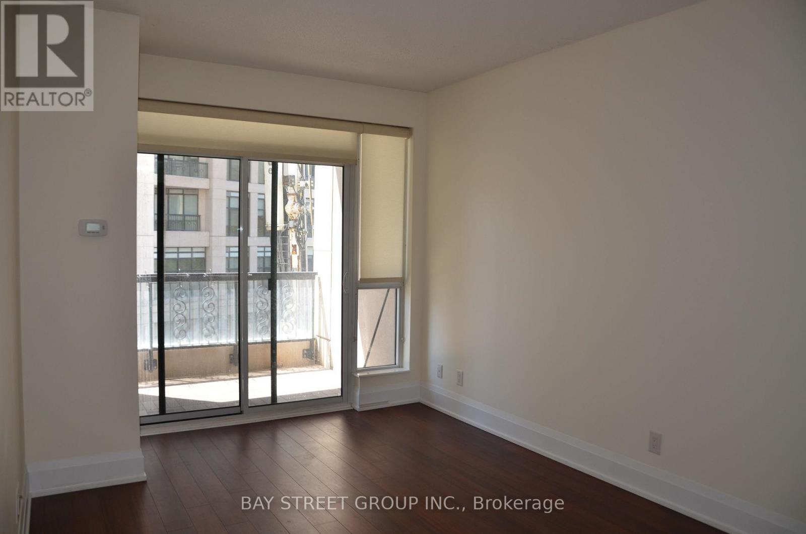 11 of 18 - 124 - 1 Old Mill Drive, Toronto, ON - Indoor Photo Showing Other Room