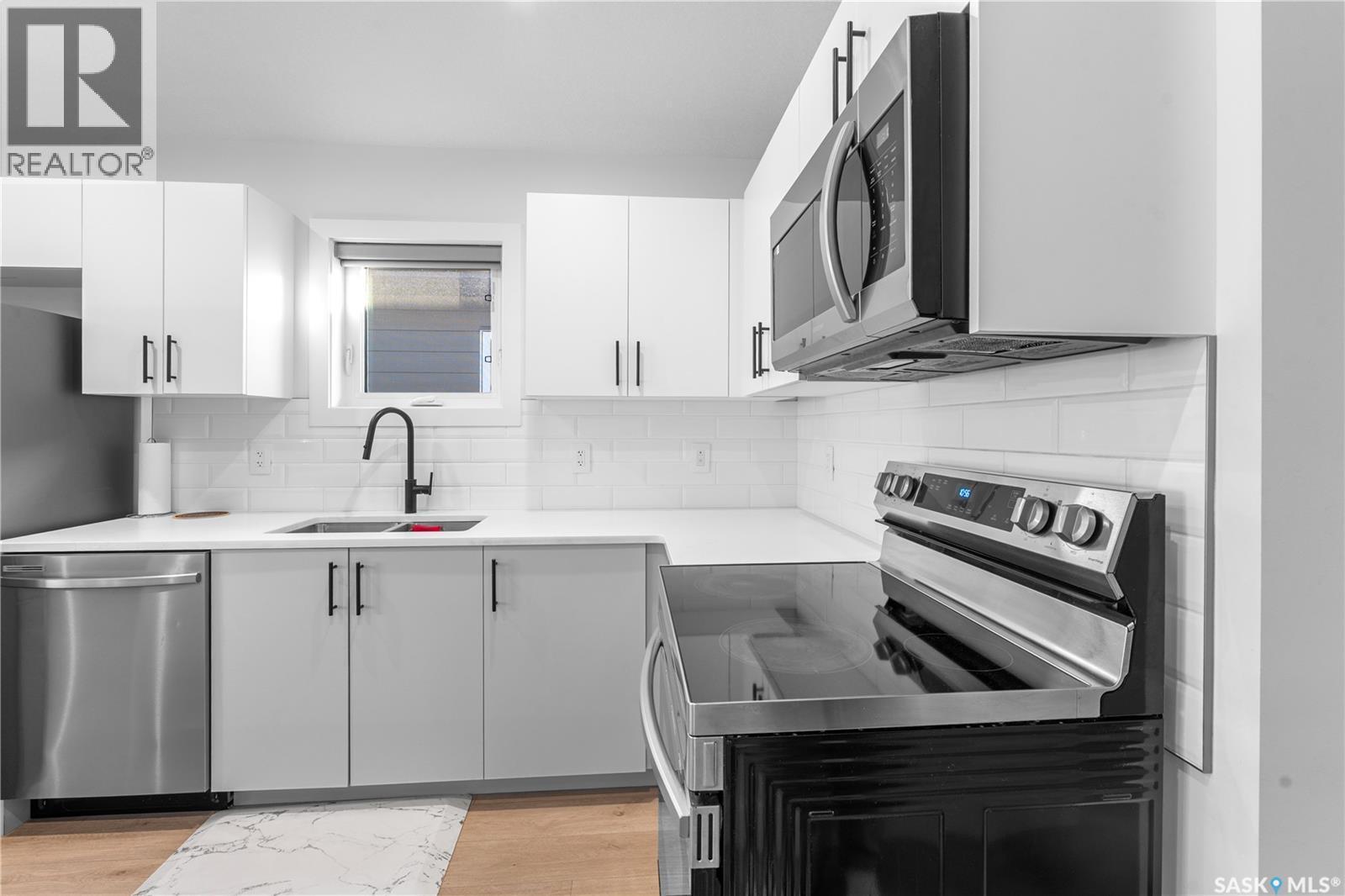 162 Leskiw Lane, Saskatoon, SK - Indoor Photo Showing Kitchen With Double Sink