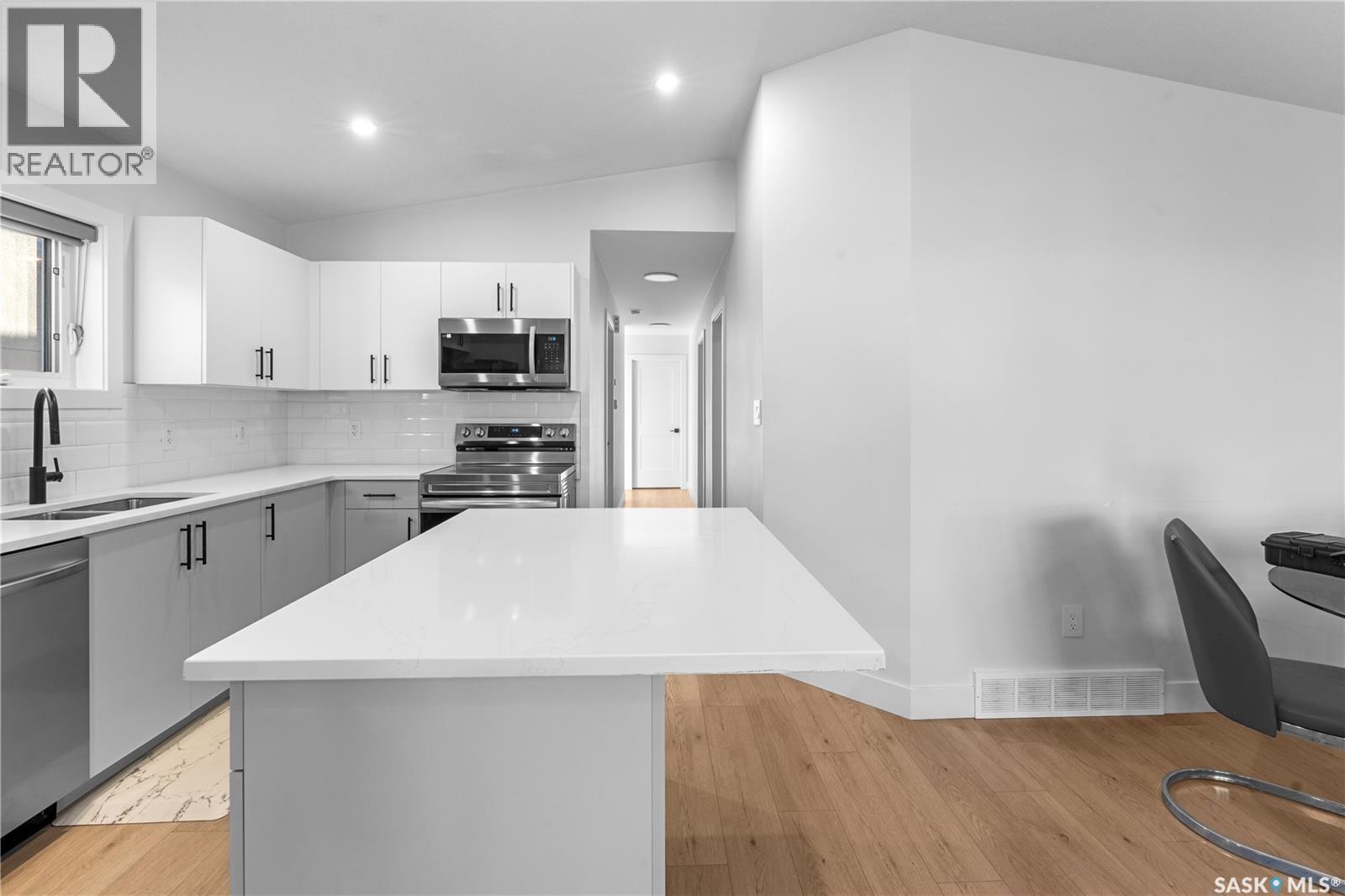 162 Leskiw Lane, Saskatoon, SK - Indoor Photo Showing Kitchen With Double Sink With Upgraded Kitchen